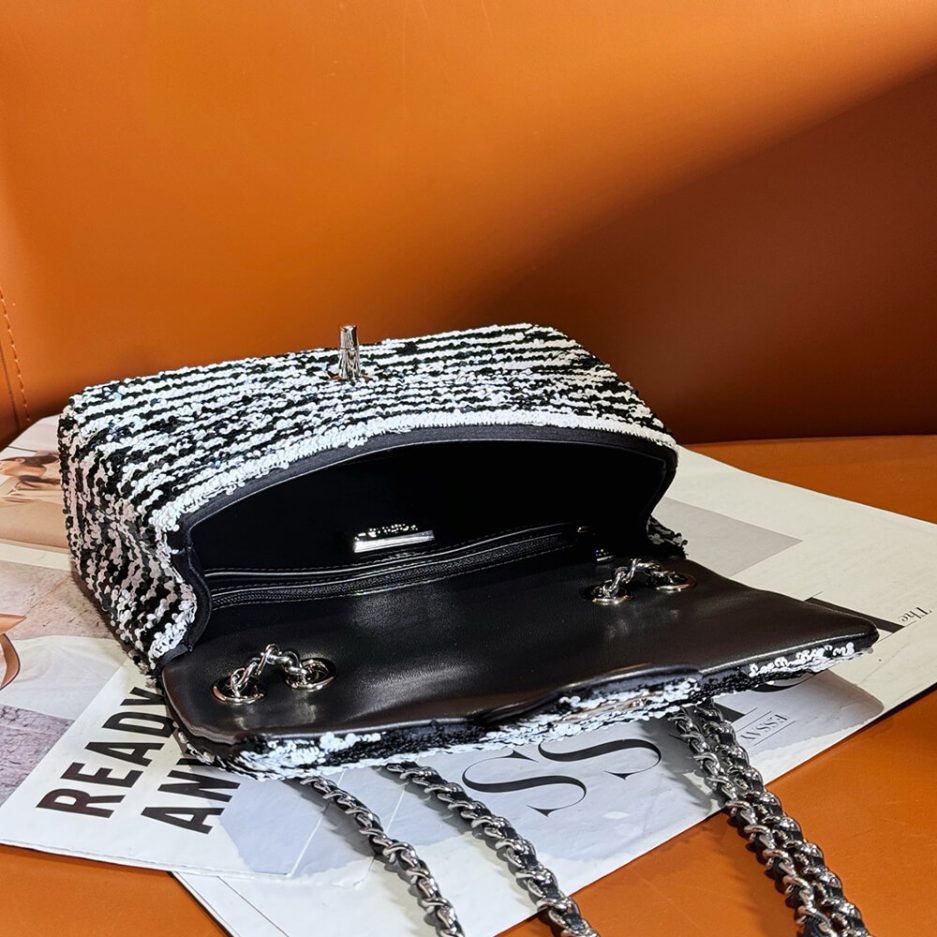 CHANEL SMALL FLAP BAG
