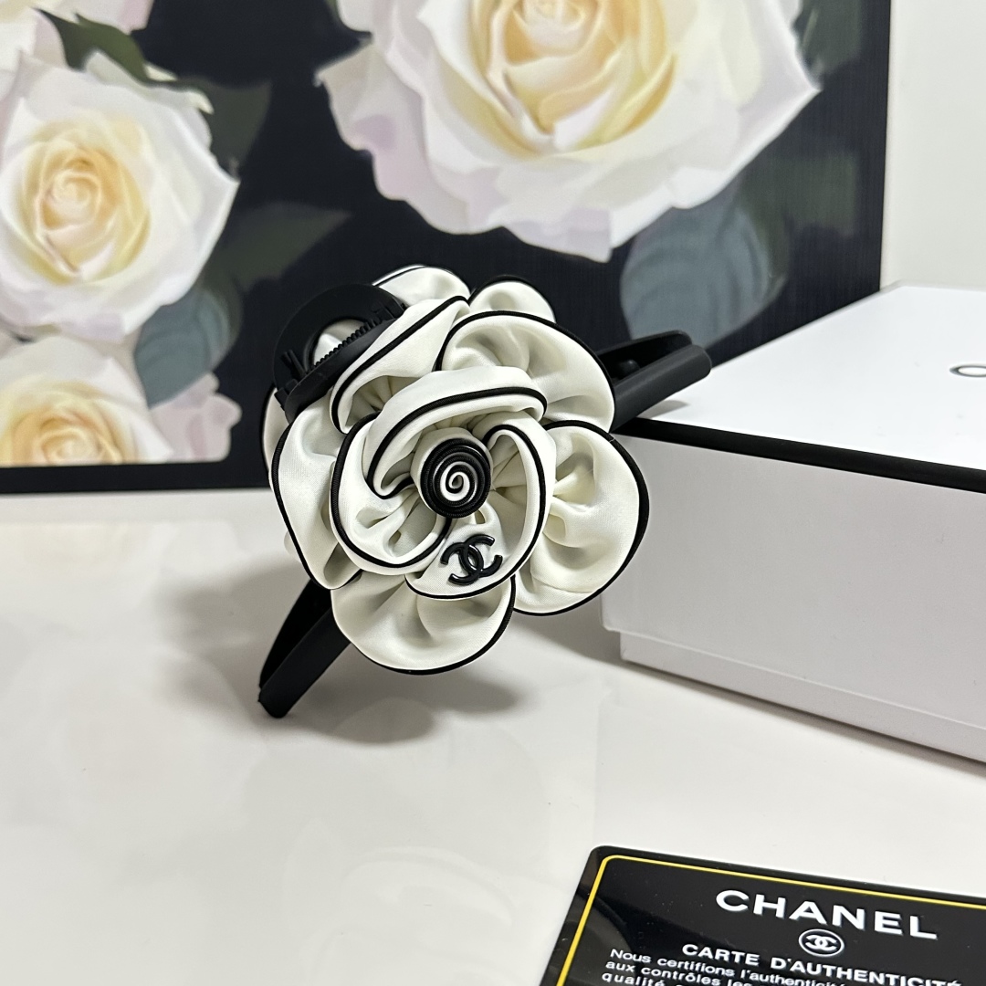 Chanel hair loop