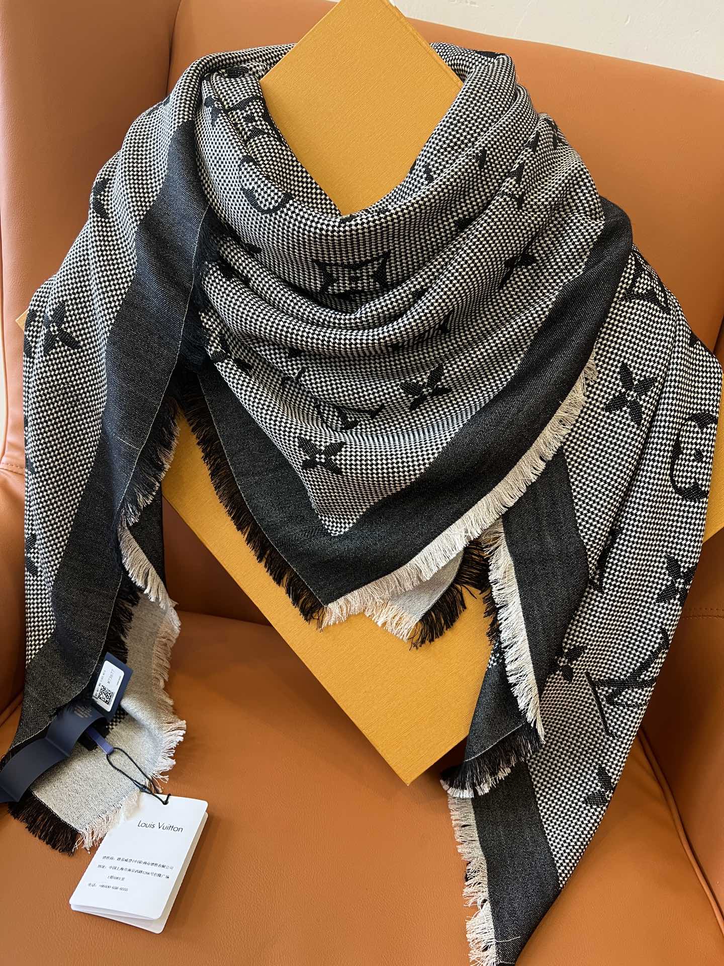 Louis Vuitton Scarves