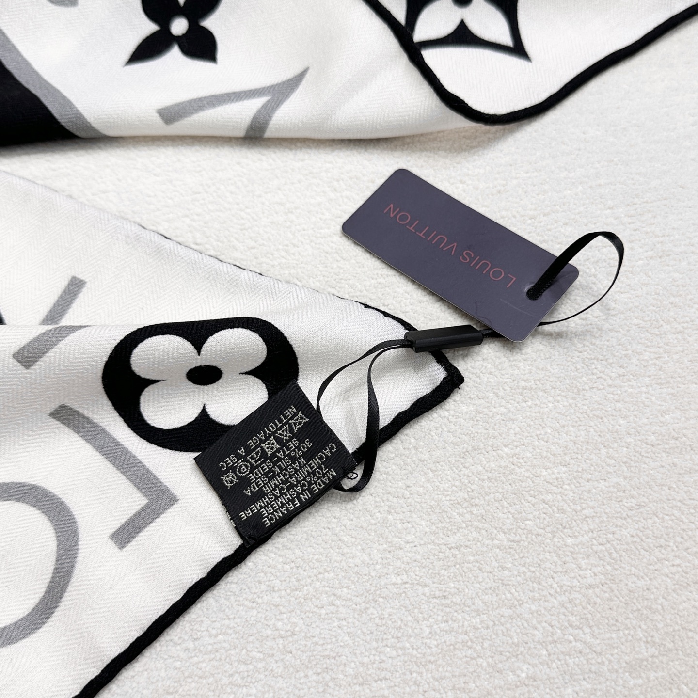 Louis Vuitton Scarves