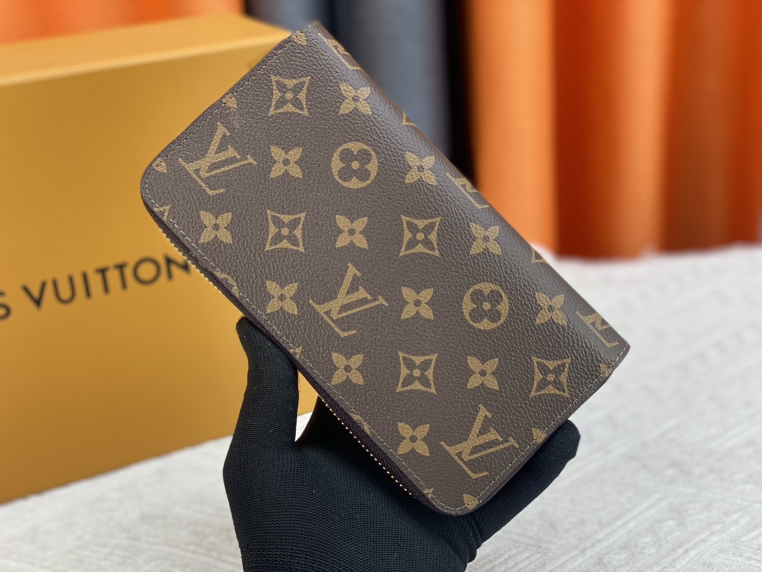 LV Vivienne Holidays