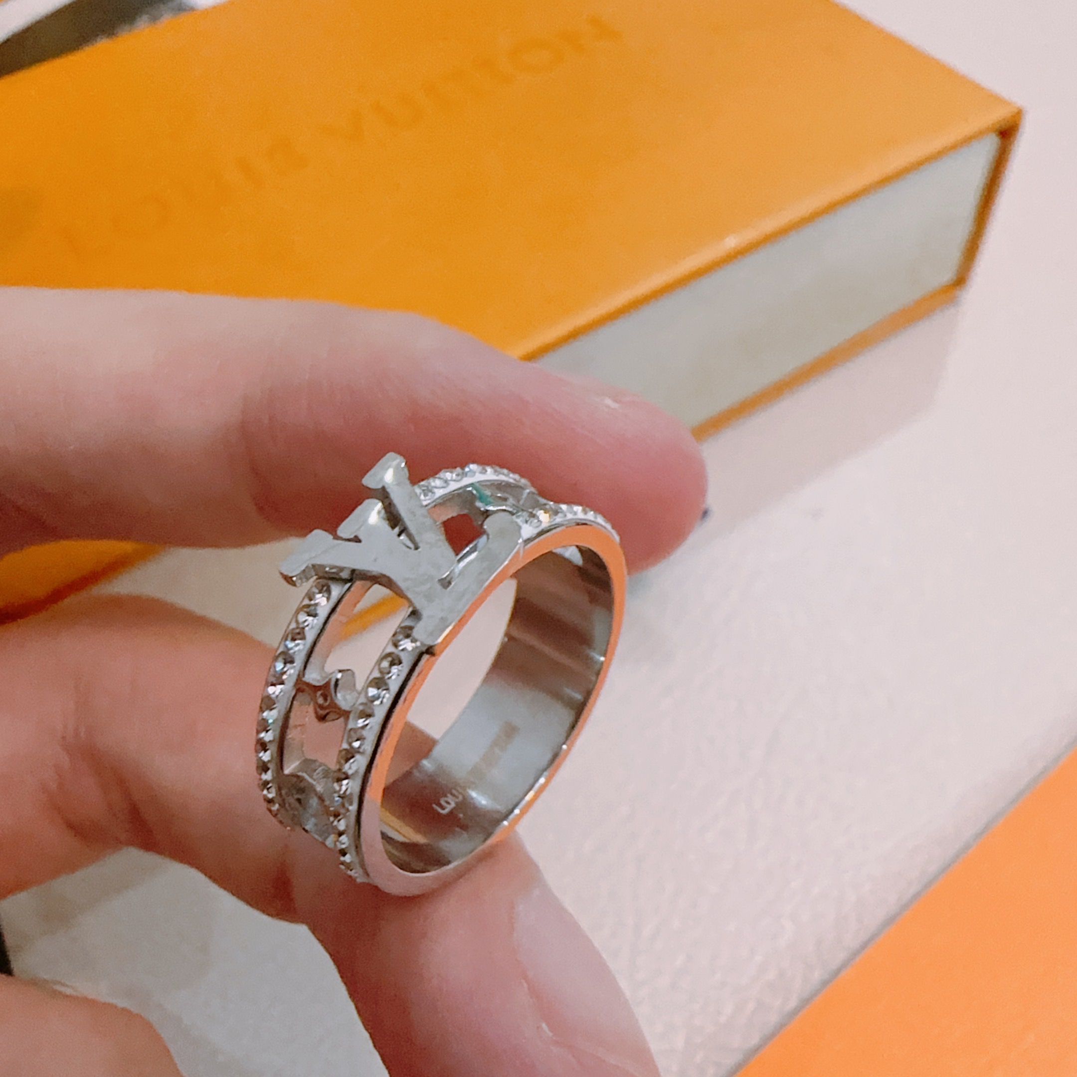 LV Ring