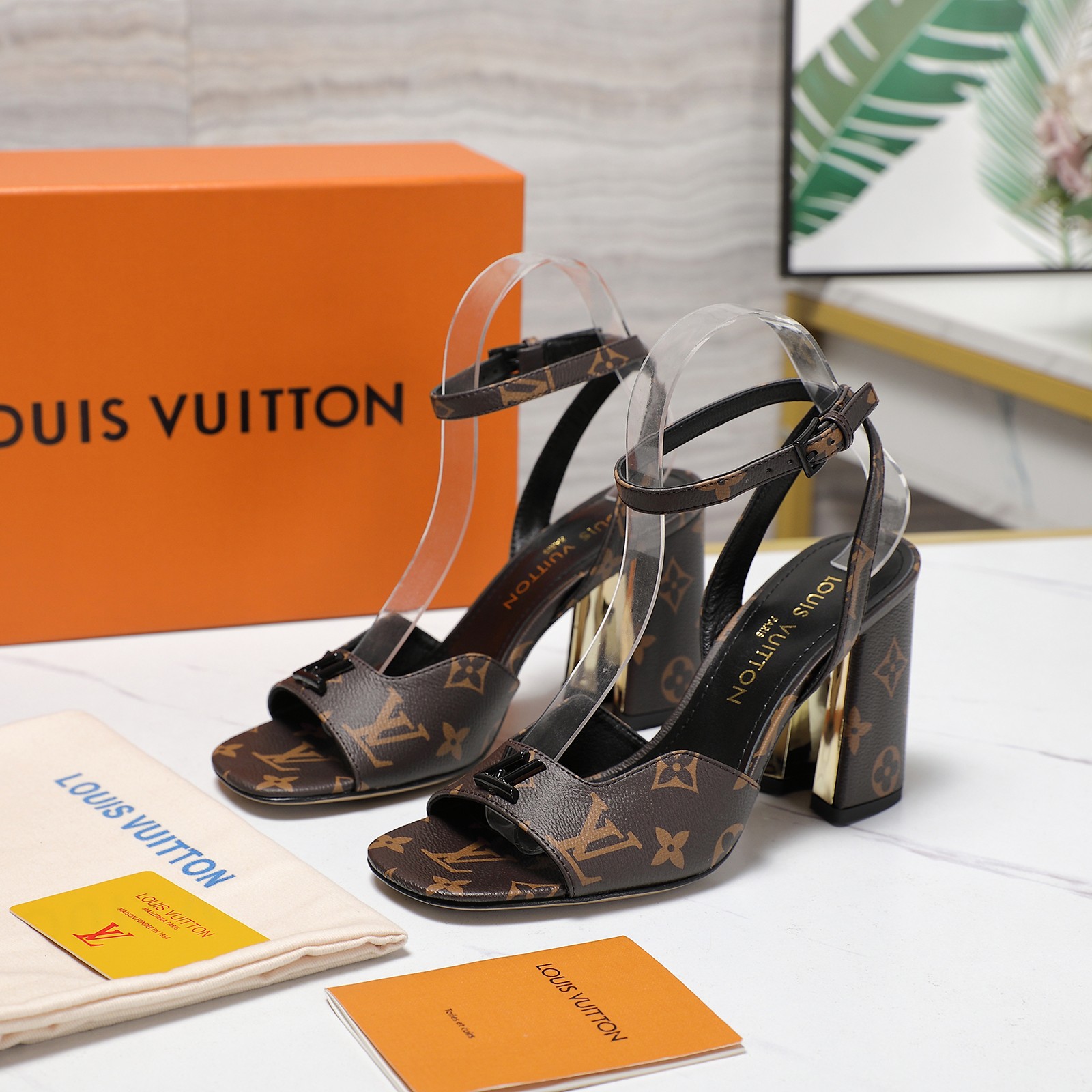 Louis vuiteeon LV X TM