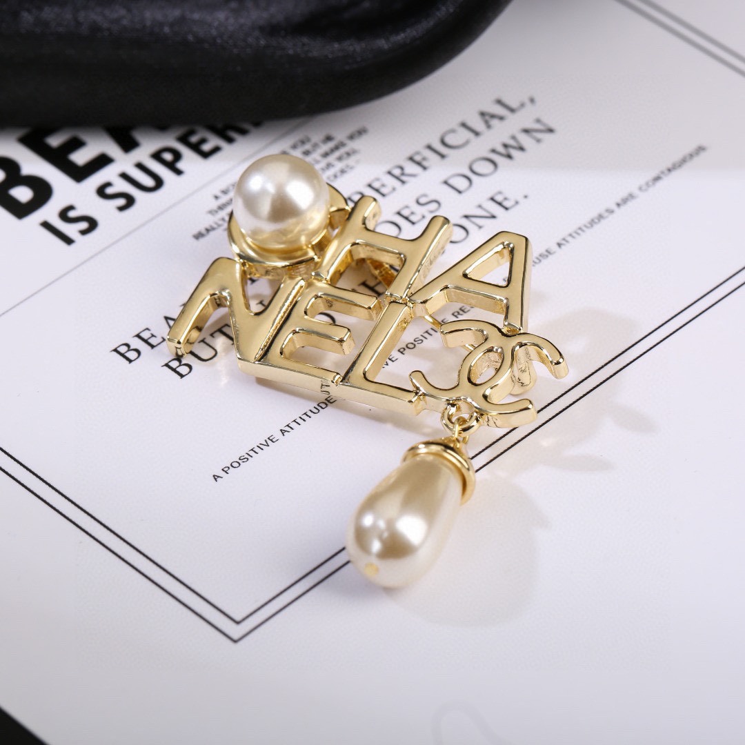 CHANEL Brooch