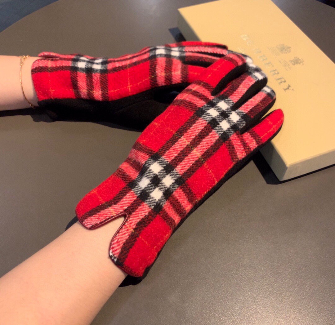 Burberry Gloves