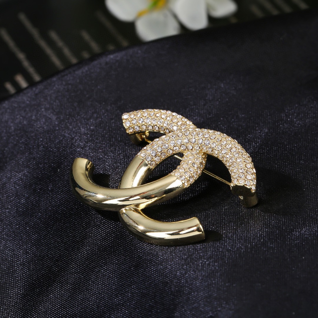 CHANEL Brooch