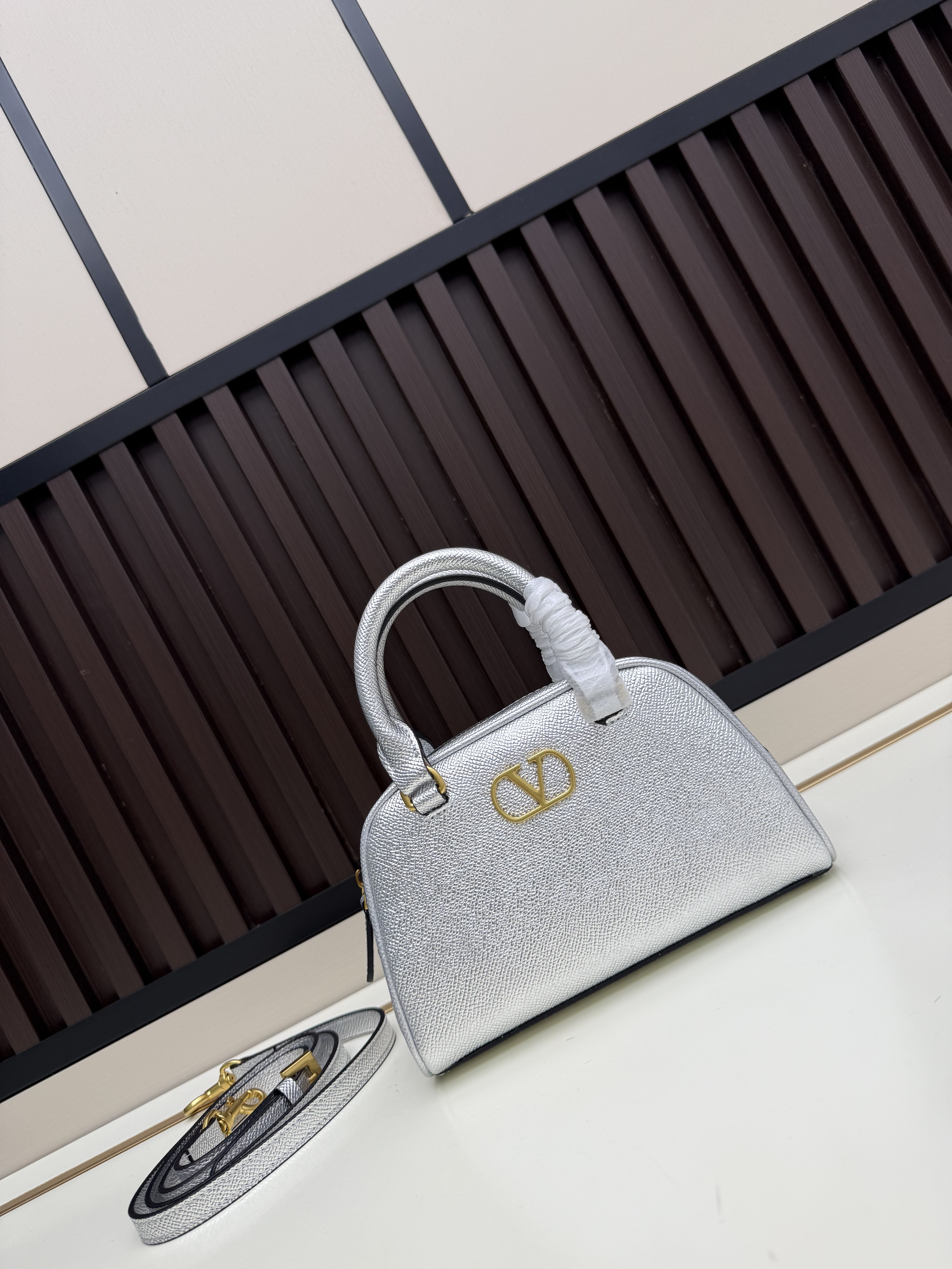VALENTINO GARAVANI VLOGO SIGNATURE