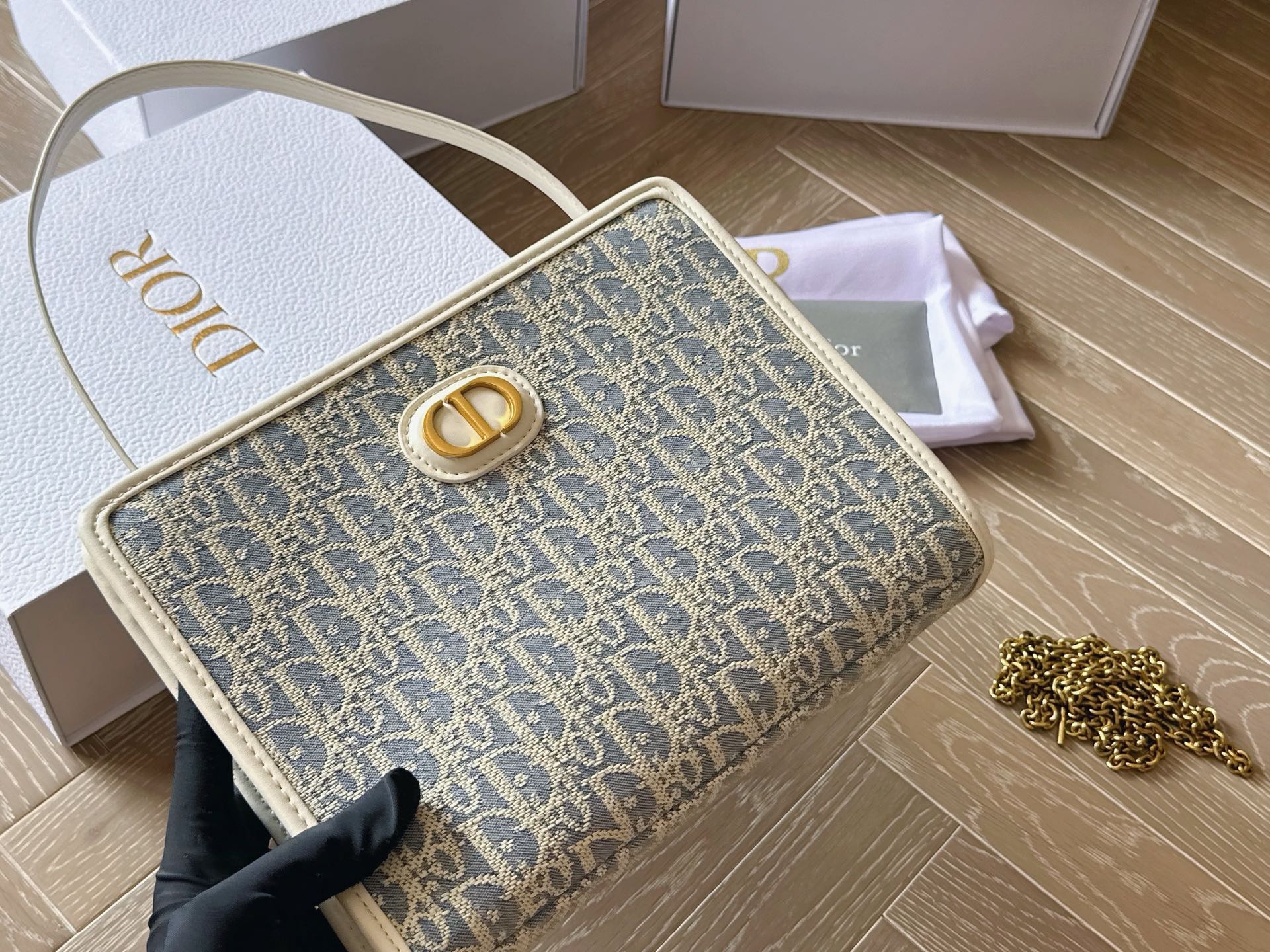 Dior Wallet On Chain
