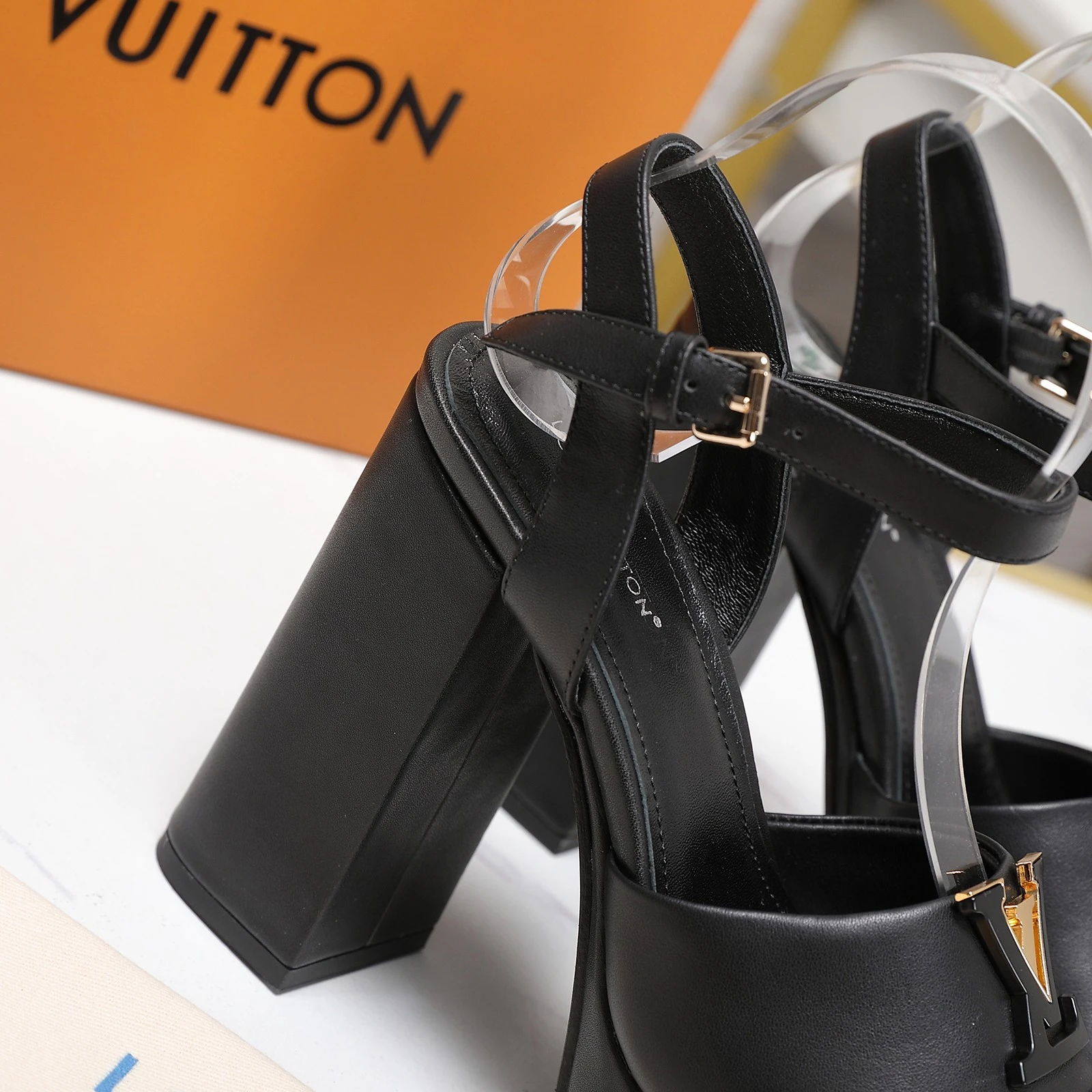 LV 2026 Spring/Summer New Chunky Heel Water Platform Sandals