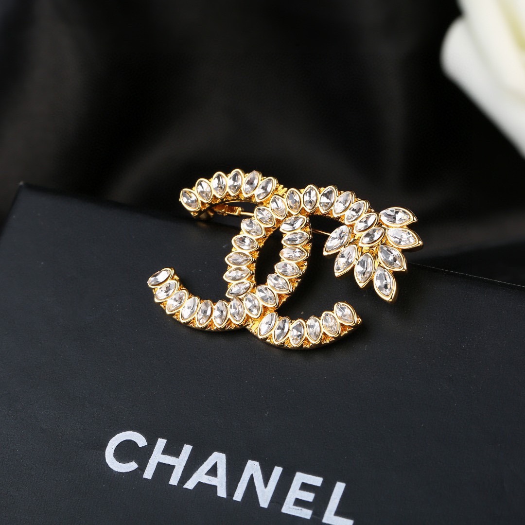 CHANEL Brooch