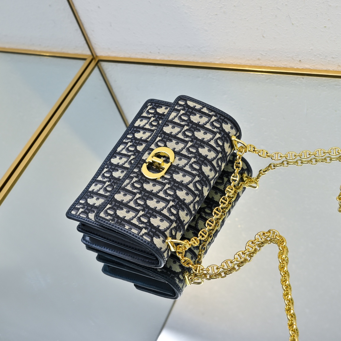𝗗𝗶𝗼𝗿 𝗠𝗼𝗻𝘁𝗮𝗶𝗴𝗻𝗲 Chian Bag