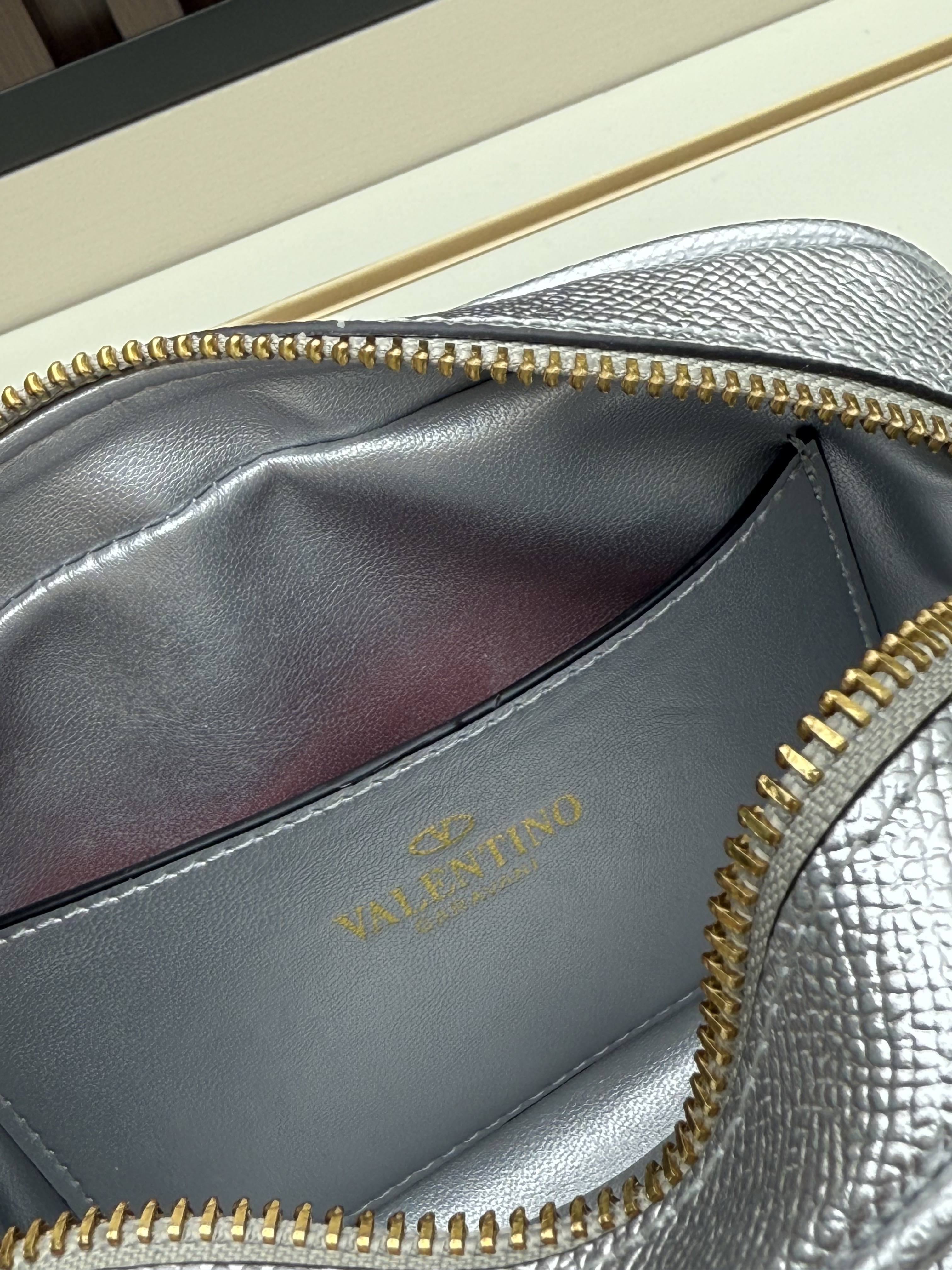 VALENTINO GARAVANI VLOGO SIGNATURE
