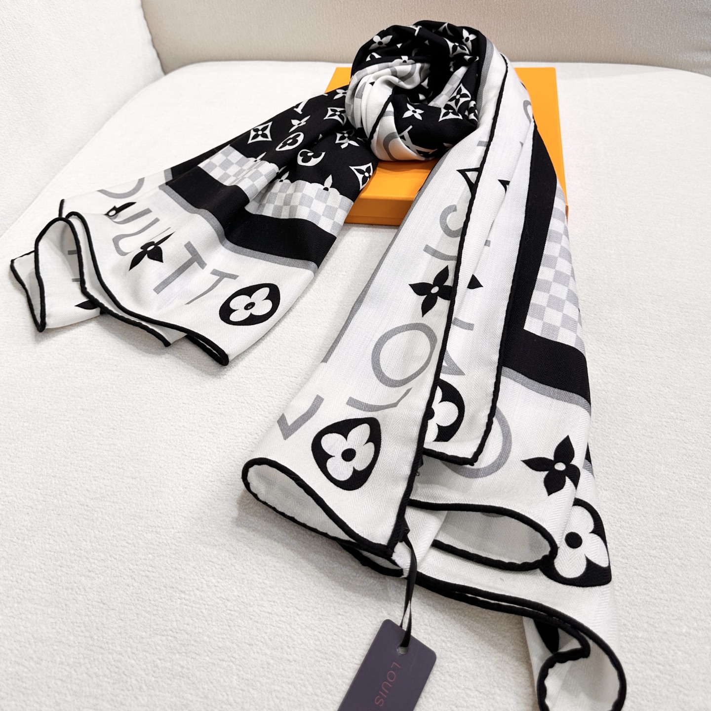 Louis Vuitton Scarves