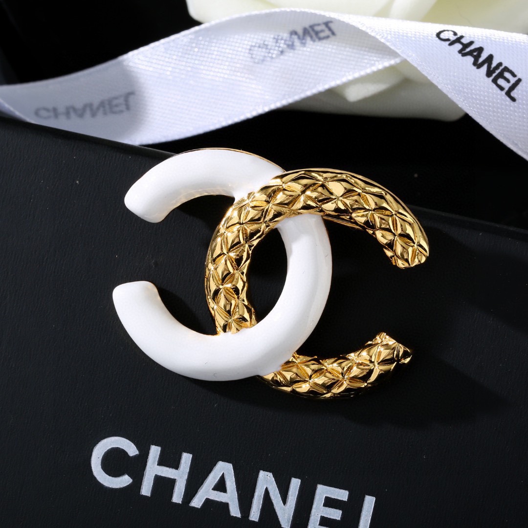 CHANEL Brooch