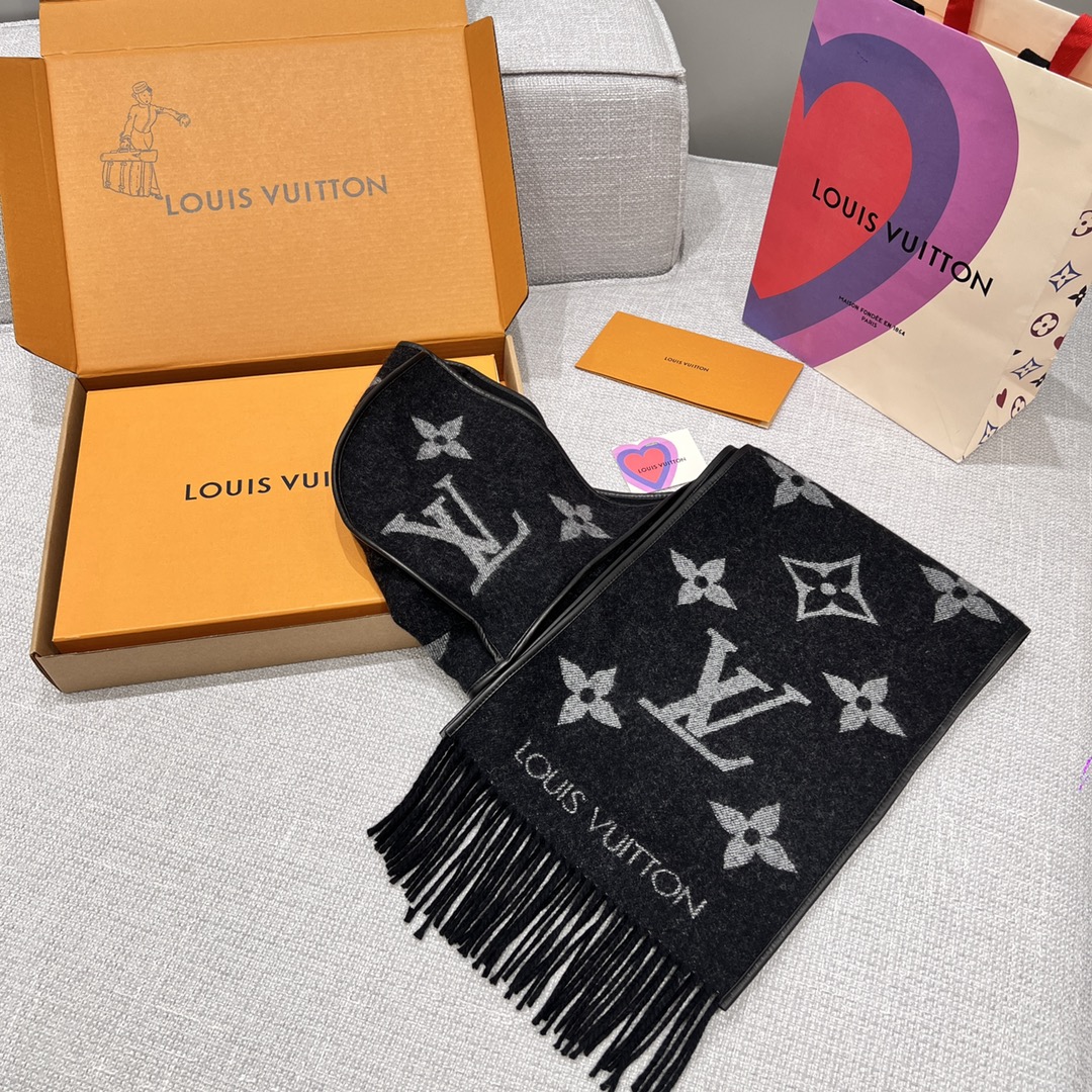 Louis Vuitton Scarves