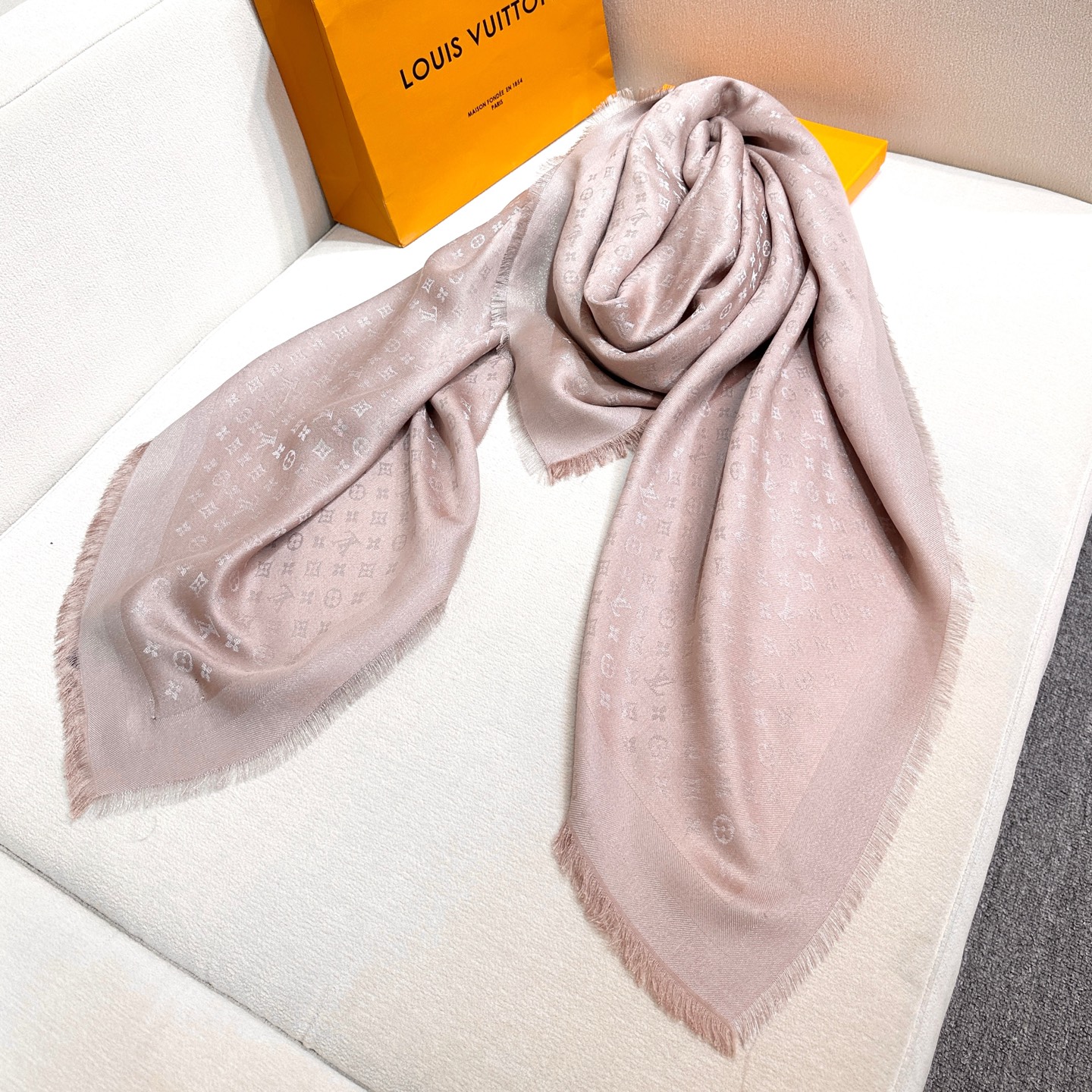 Louis Vuitton Scarves