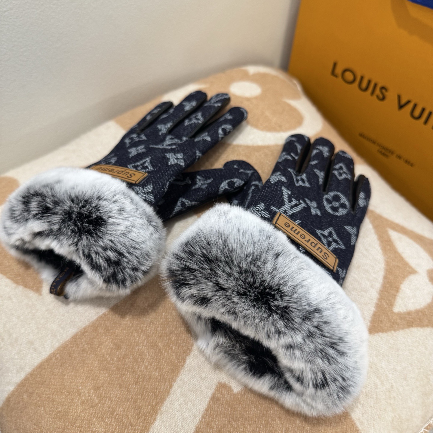 Louis Vuitton Gloves