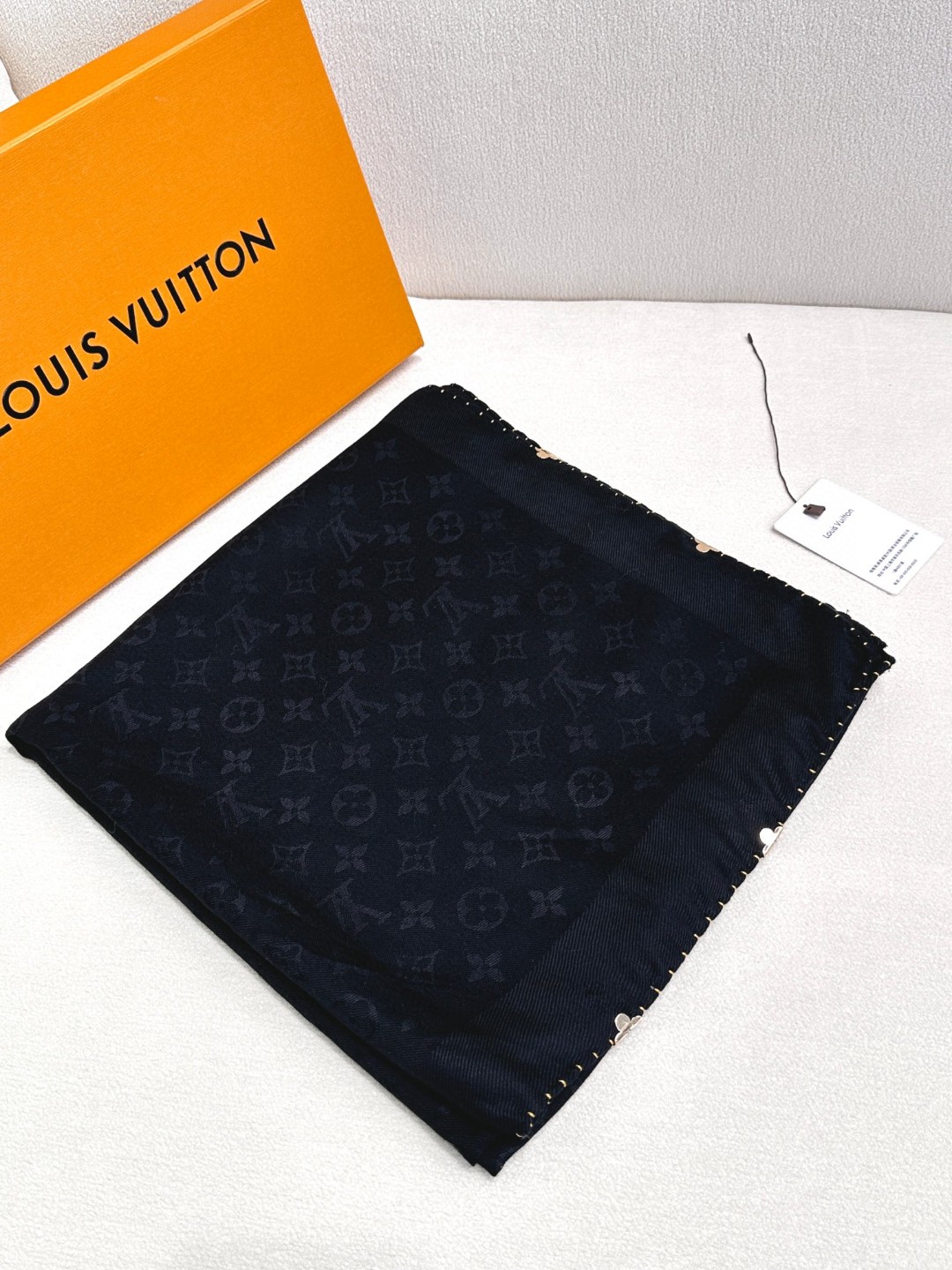 Louis Vuitton Scarves