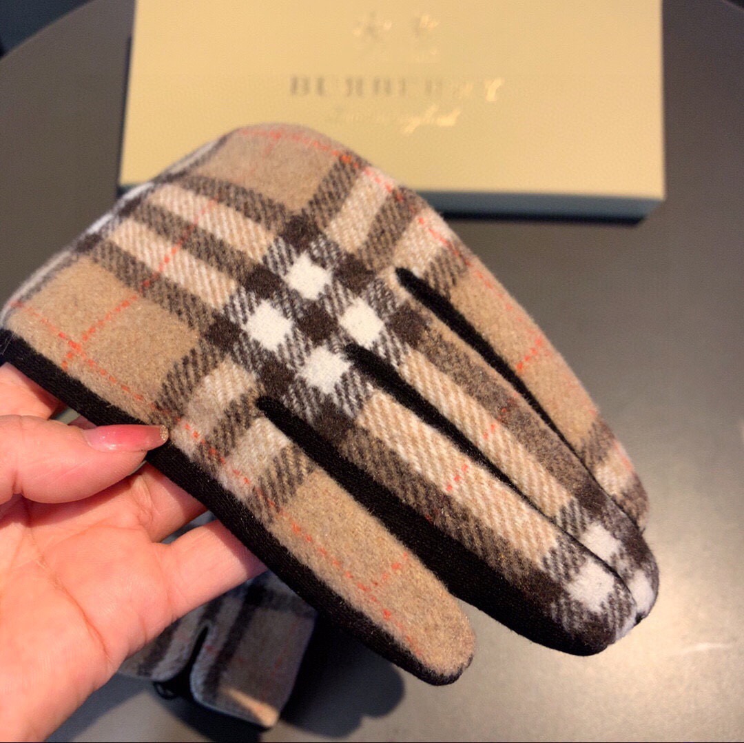 Burberry Gloves