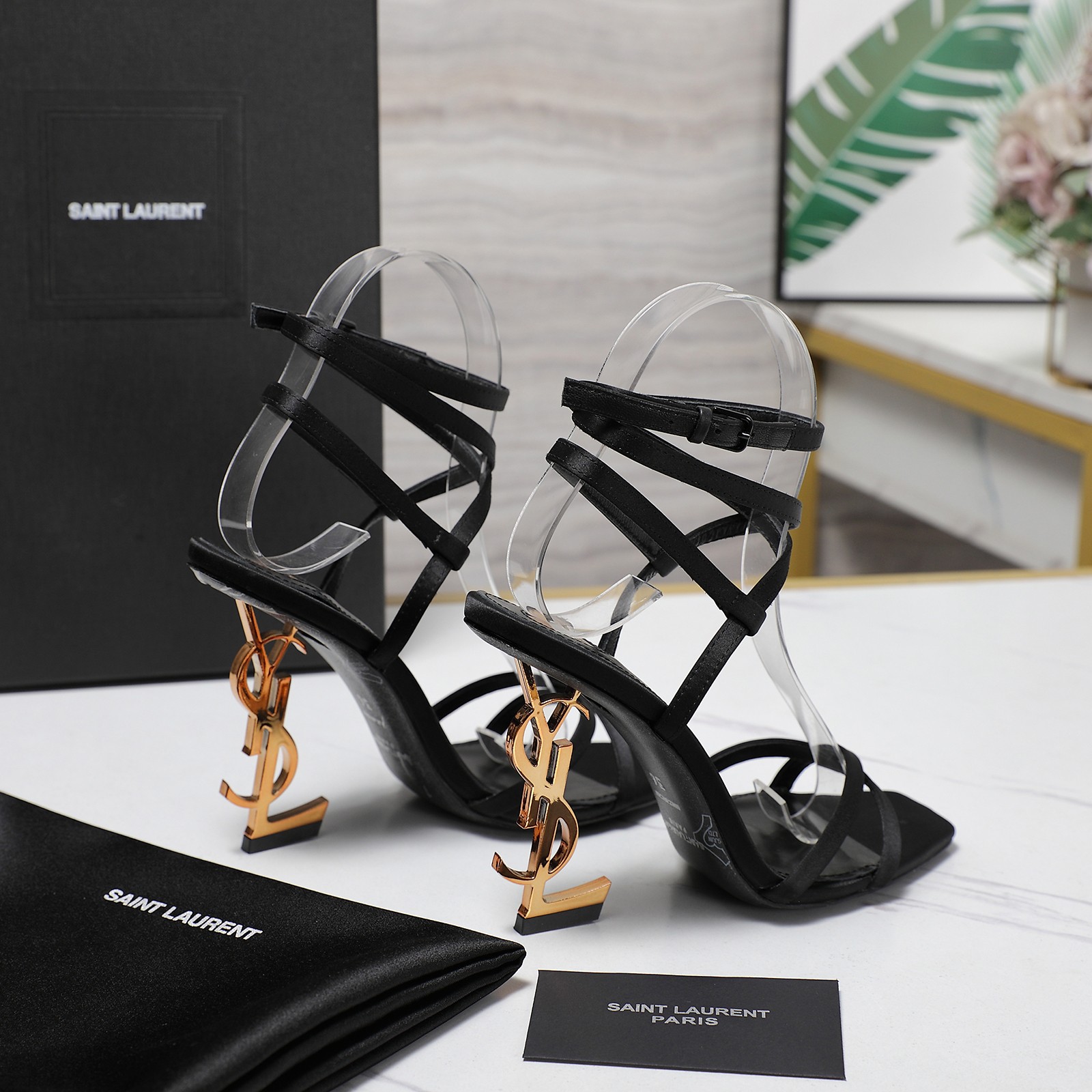 YSL logo sandals with straps(Frosted Leather)