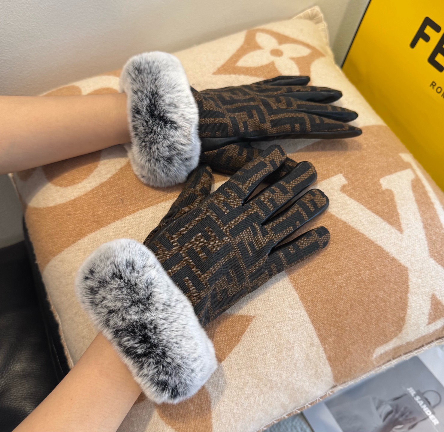 Fendi Gloves