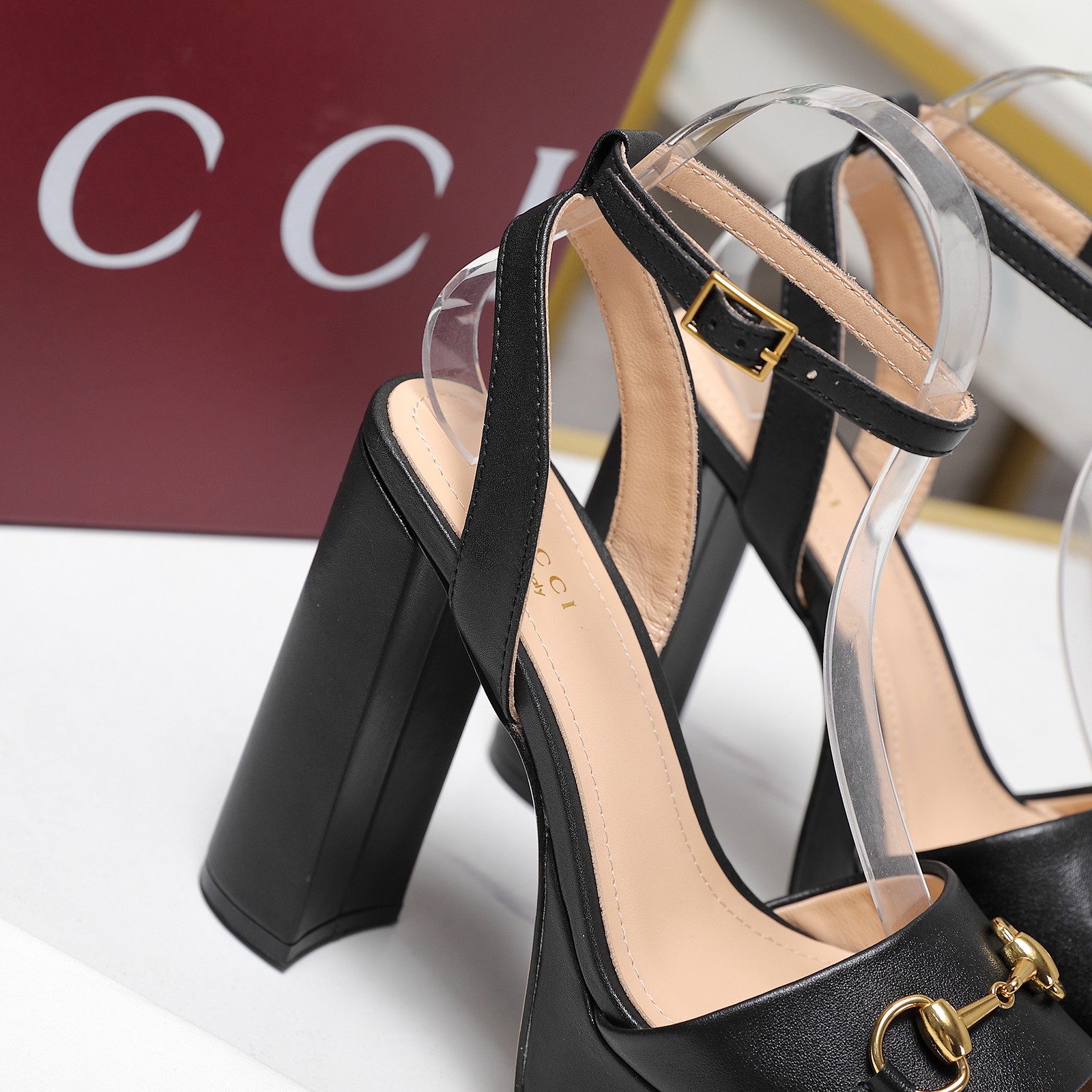 Gucci Round-toe platform high-heeled sandals