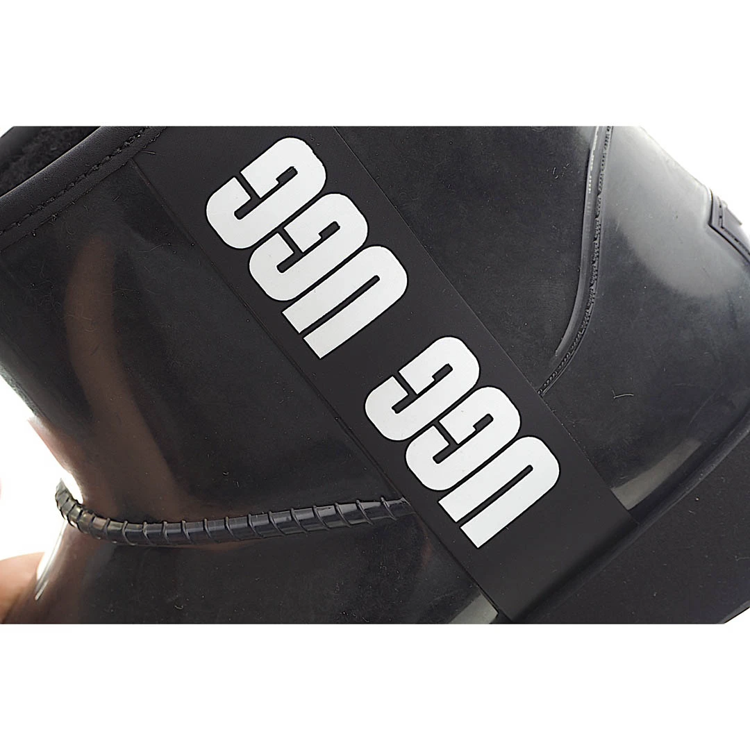 UGG Classic Mini series snow boots