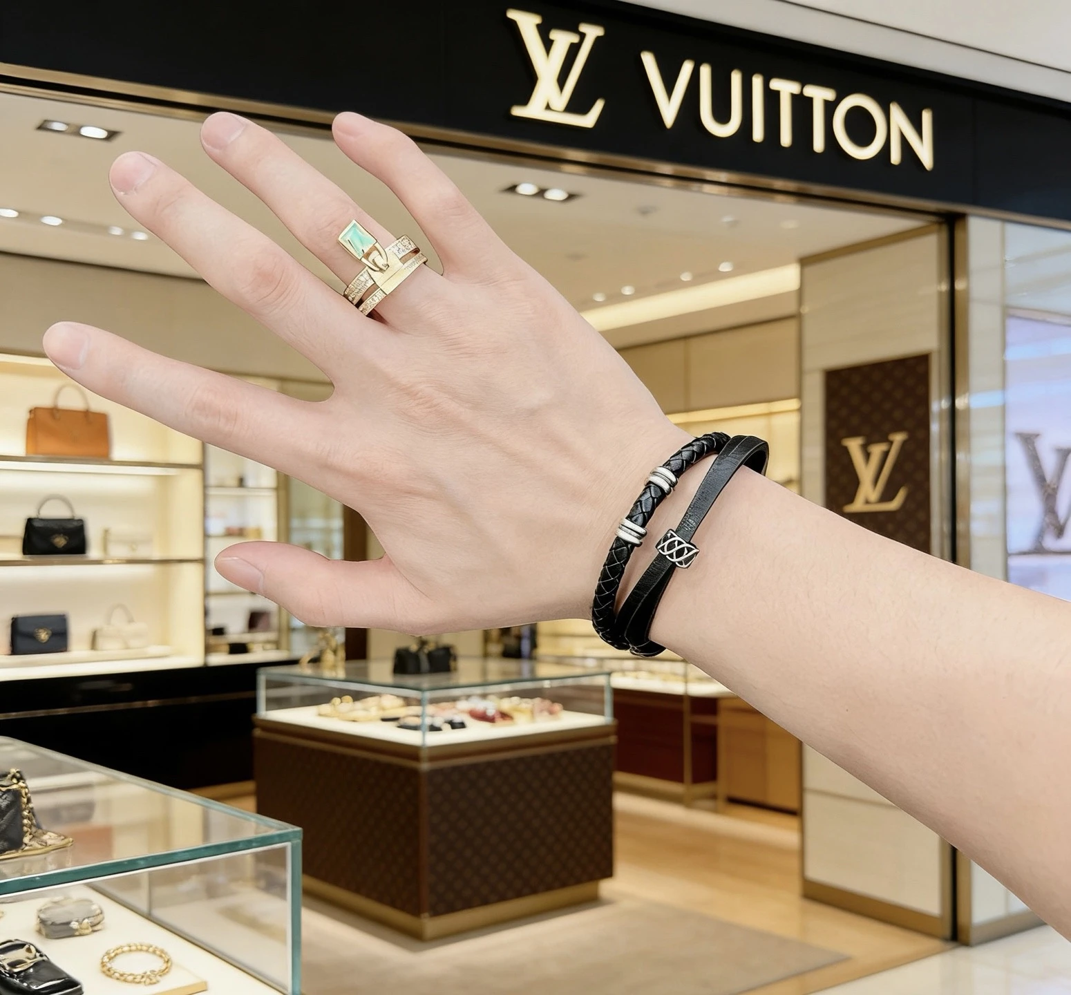 LV Ring