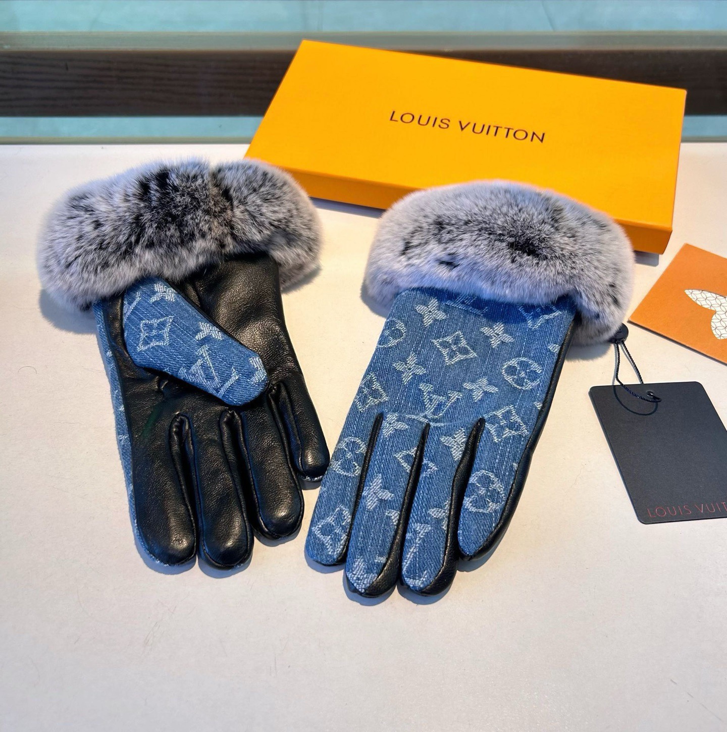 Louis Vuitton Gloves