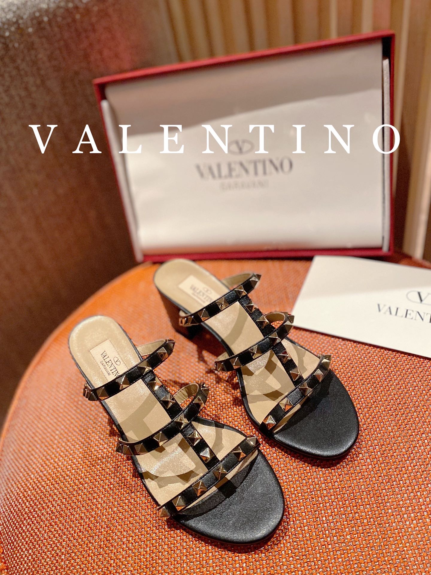𝑉𝐴𝐿𝐸𝑁𝑇𝐼𝑁𝑂 Slippers