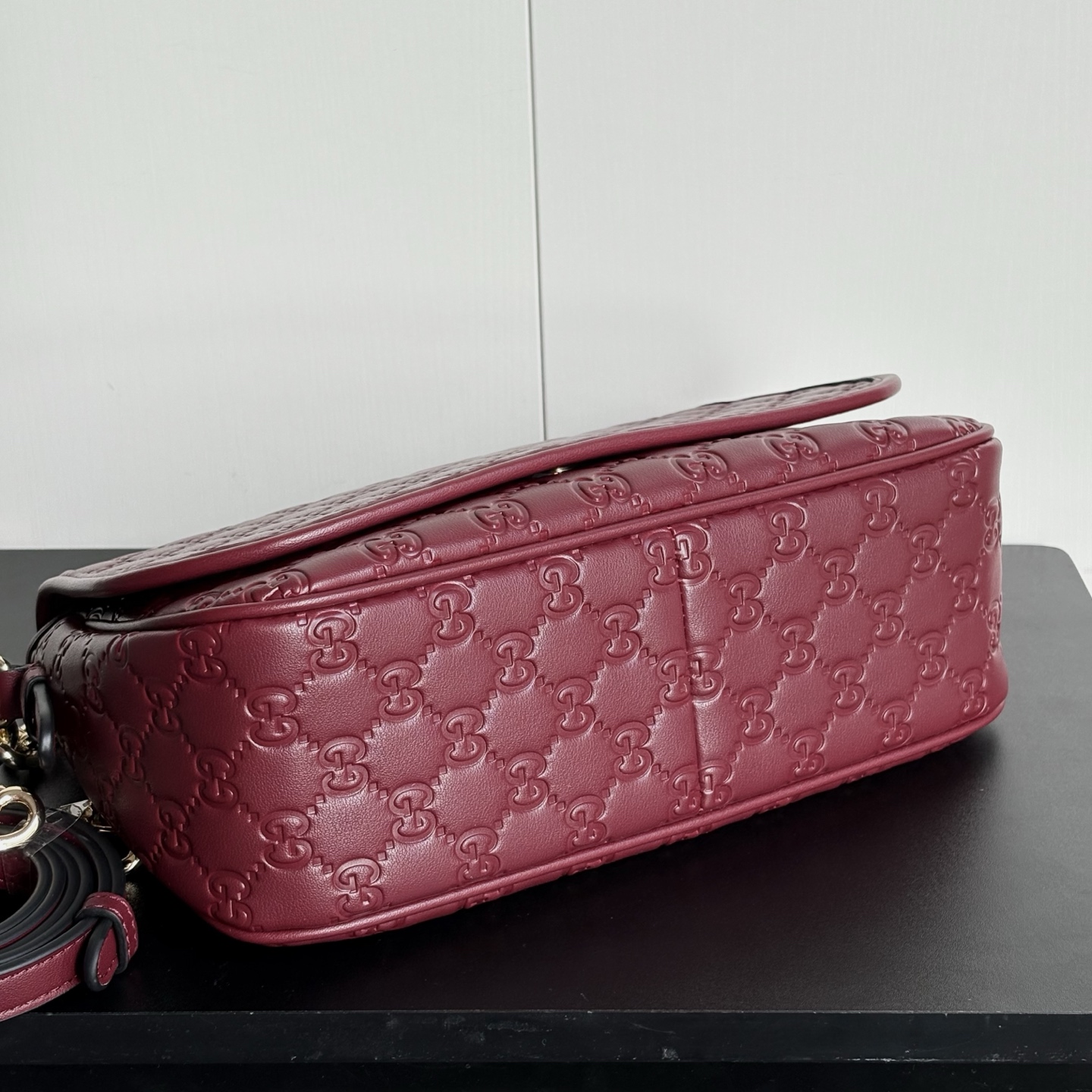 Gucci Emblem Embossing Chain Bag