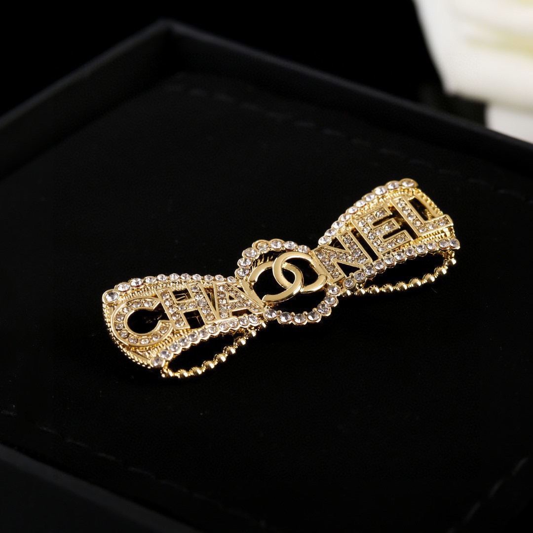 CHANEL Brooch