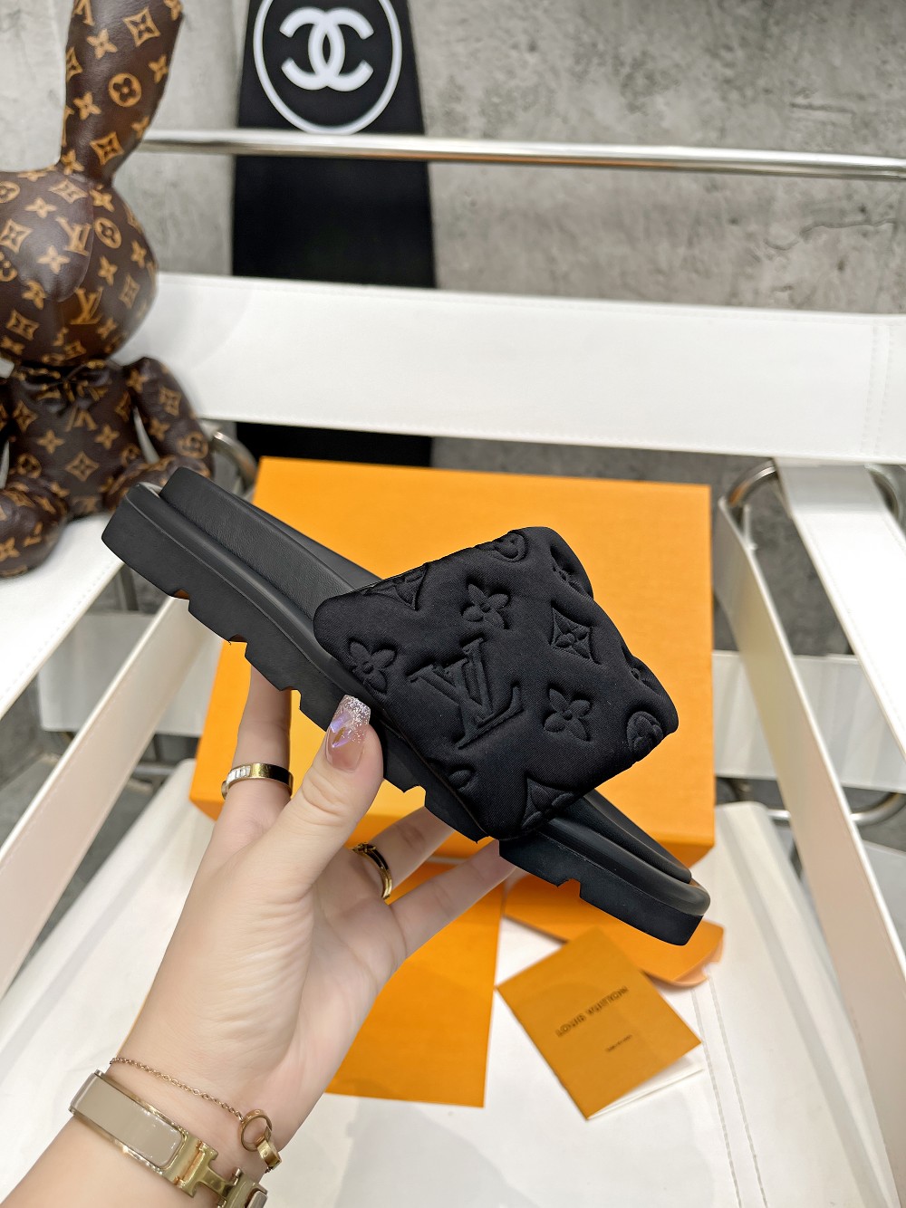 Louis Vuitton Slippers