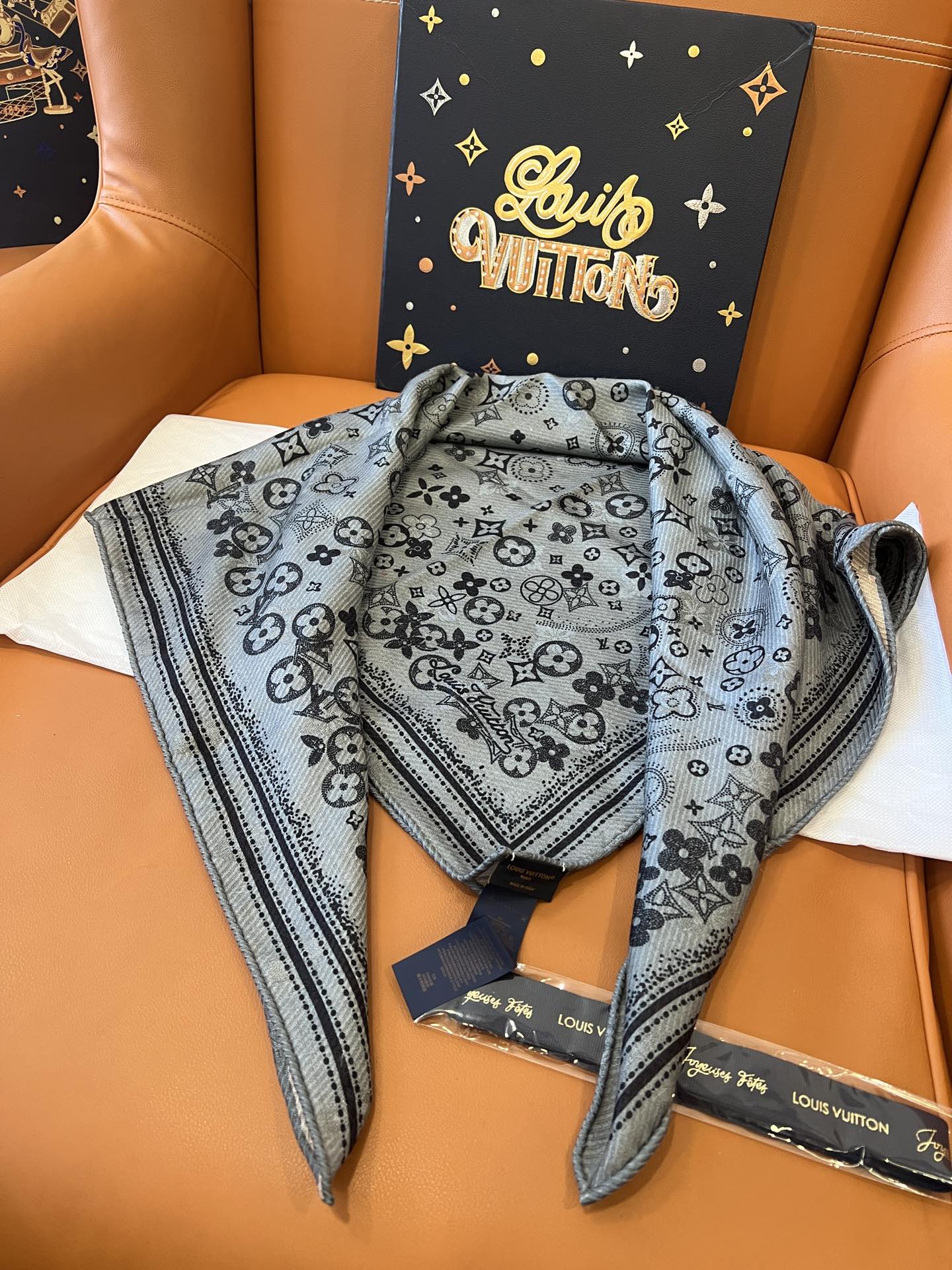 Louis Vuitton Scarves