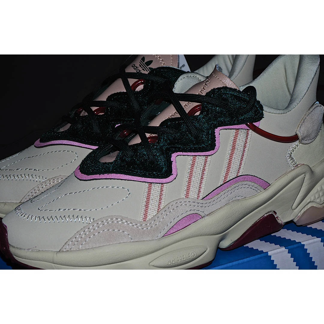 Adidas Wmns Ozweego 'Sand Ash Pearl'‬