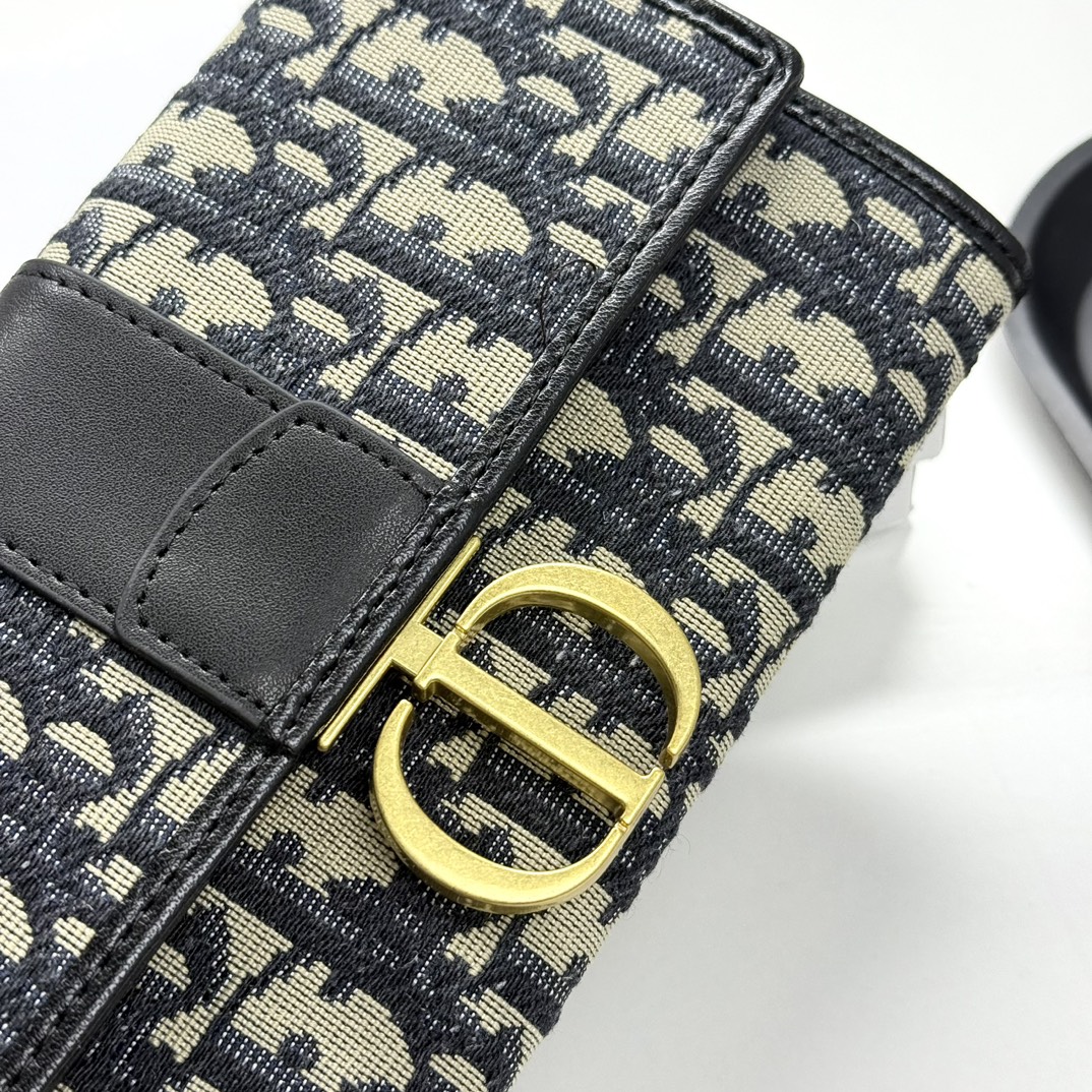 Dior Montaigne Chain Bag