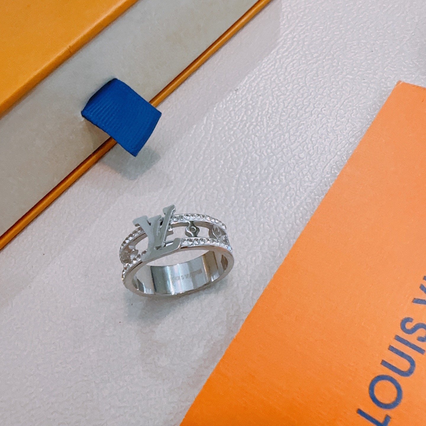 LV Ring