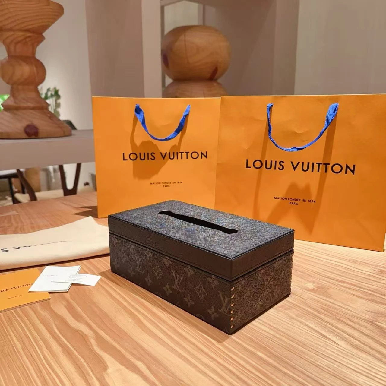 LV Tissue Box
