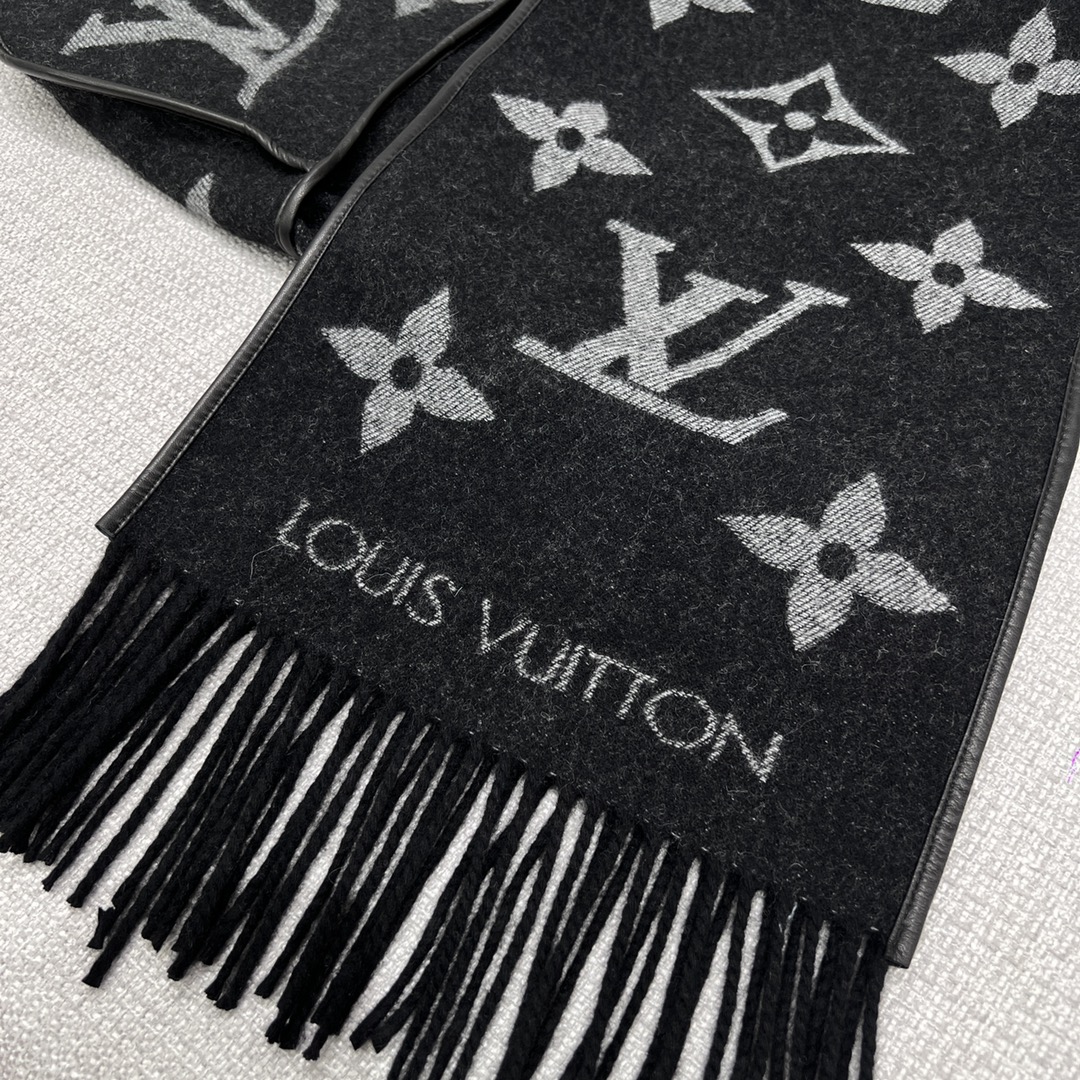 Louis Vuitton Scarves