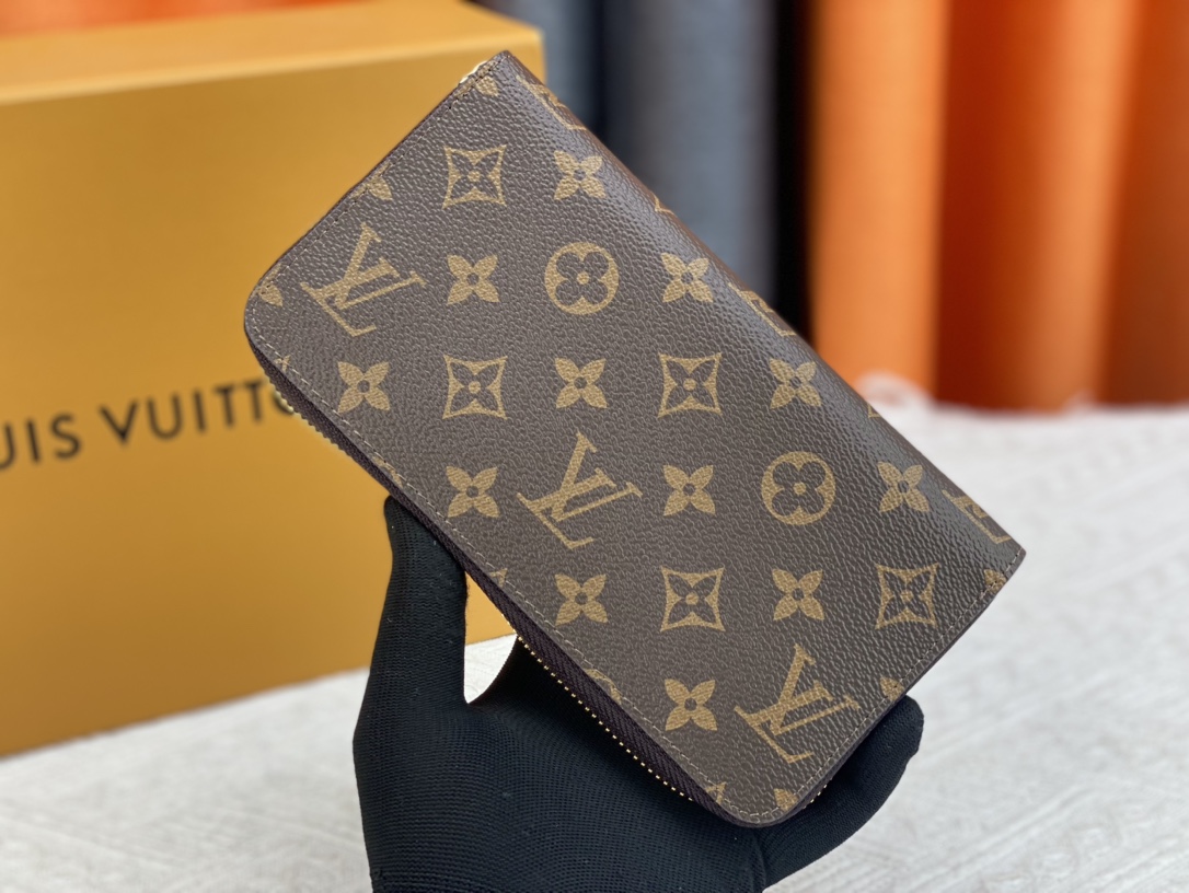 LV Vivienne Holidays