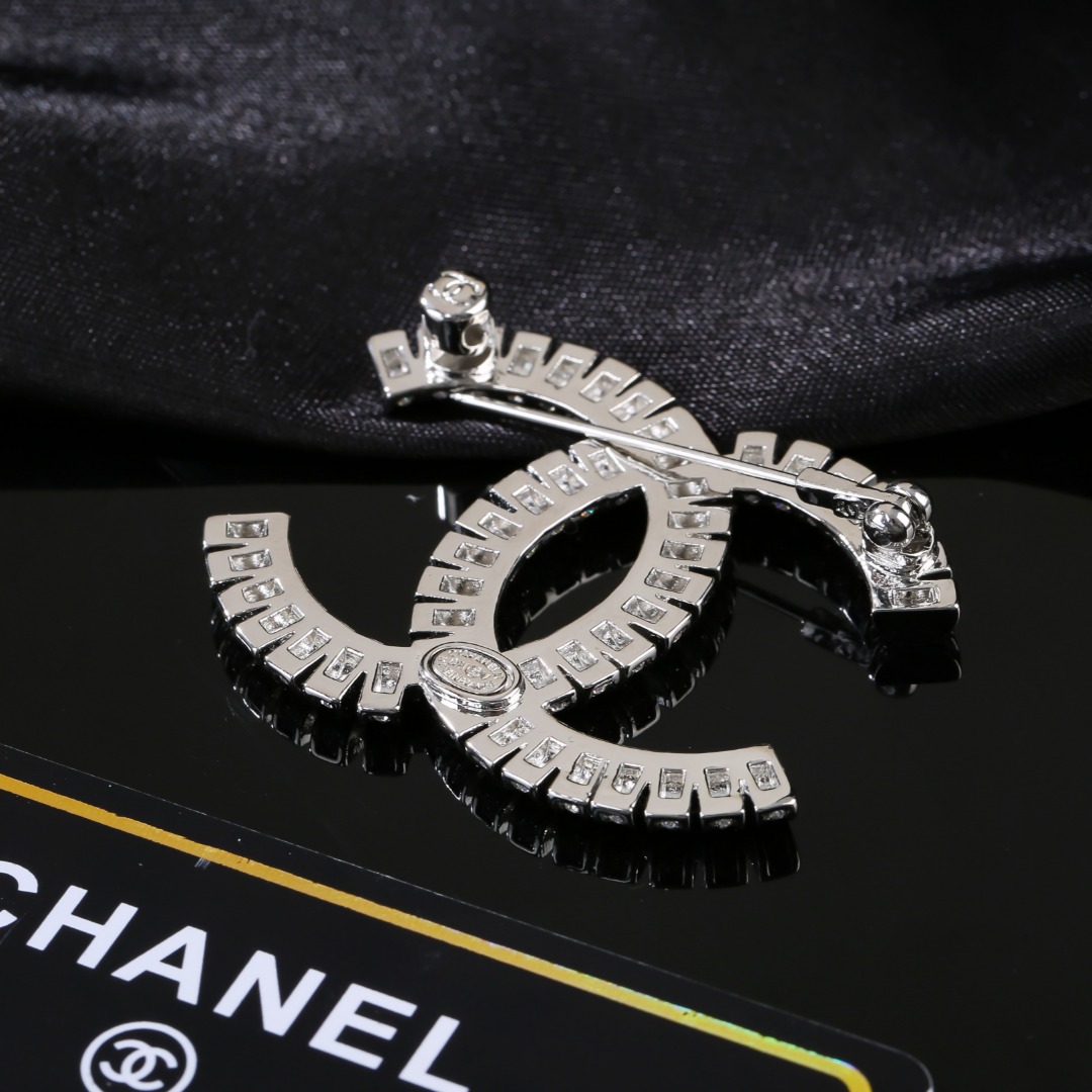 CHANEL Brooch