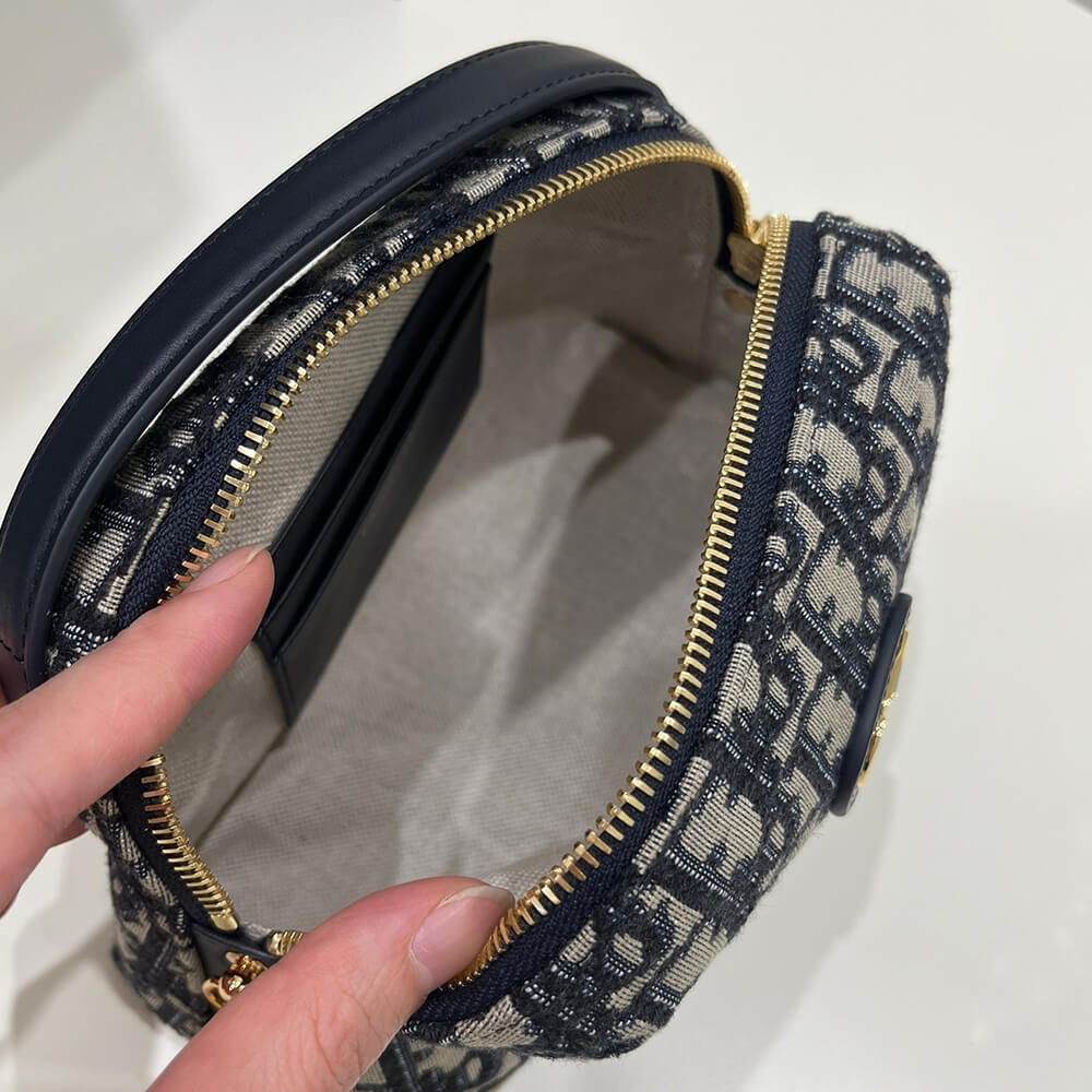 30 MONTAIGNE MEDIUM D-ARCH MINI BAG