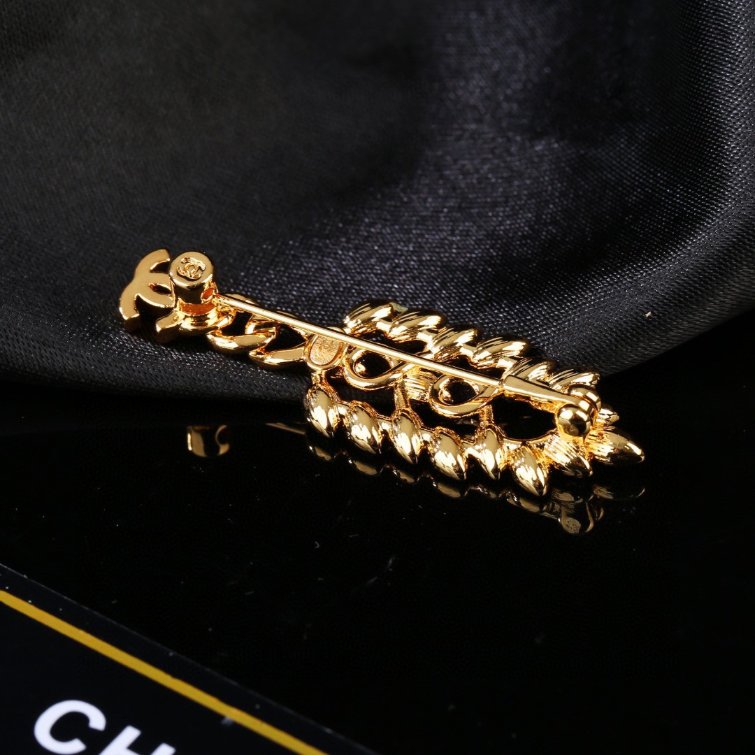 CHANEL Brooch