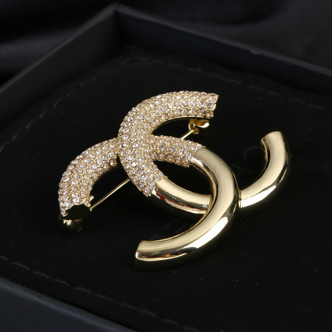 CHANEL Brooch