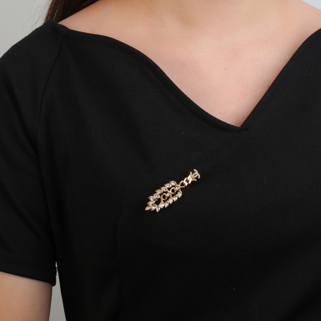 CHANEL Brooch