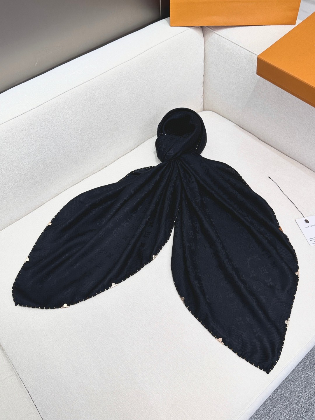 Louis Vuitton Scarves