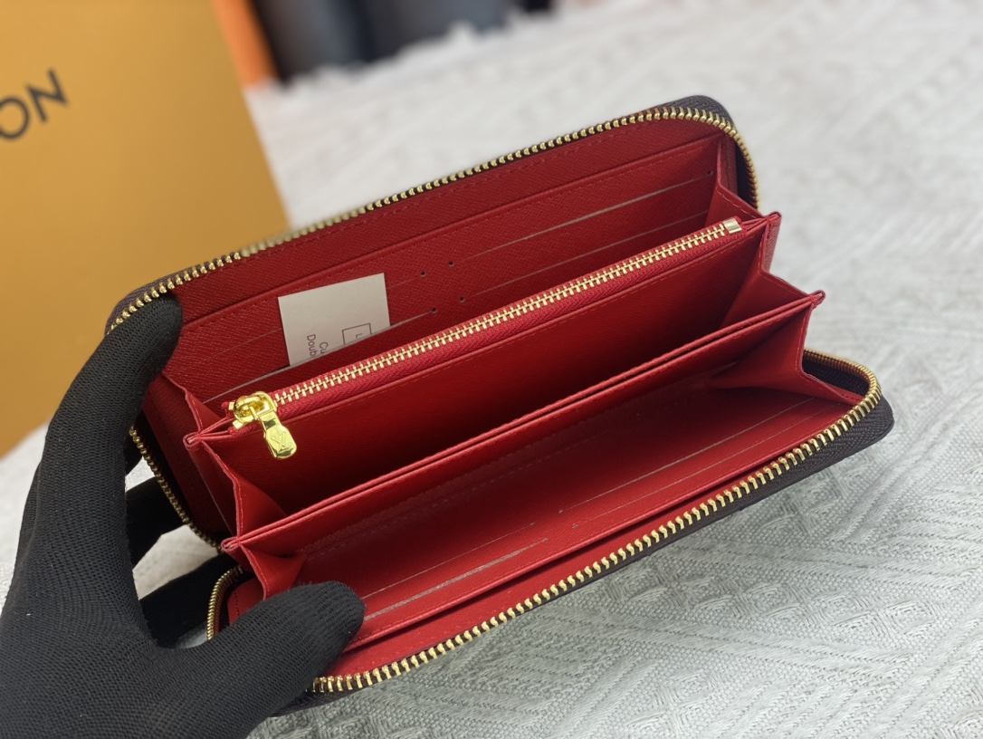 LV Vivienne Holidays