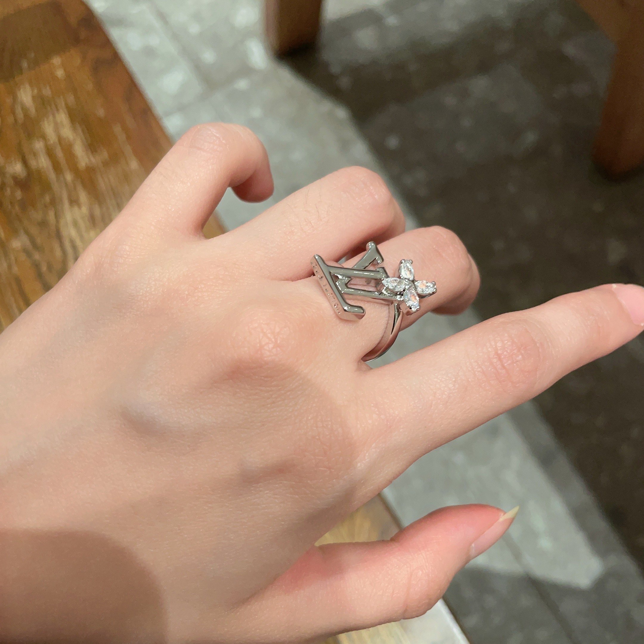 LV RING