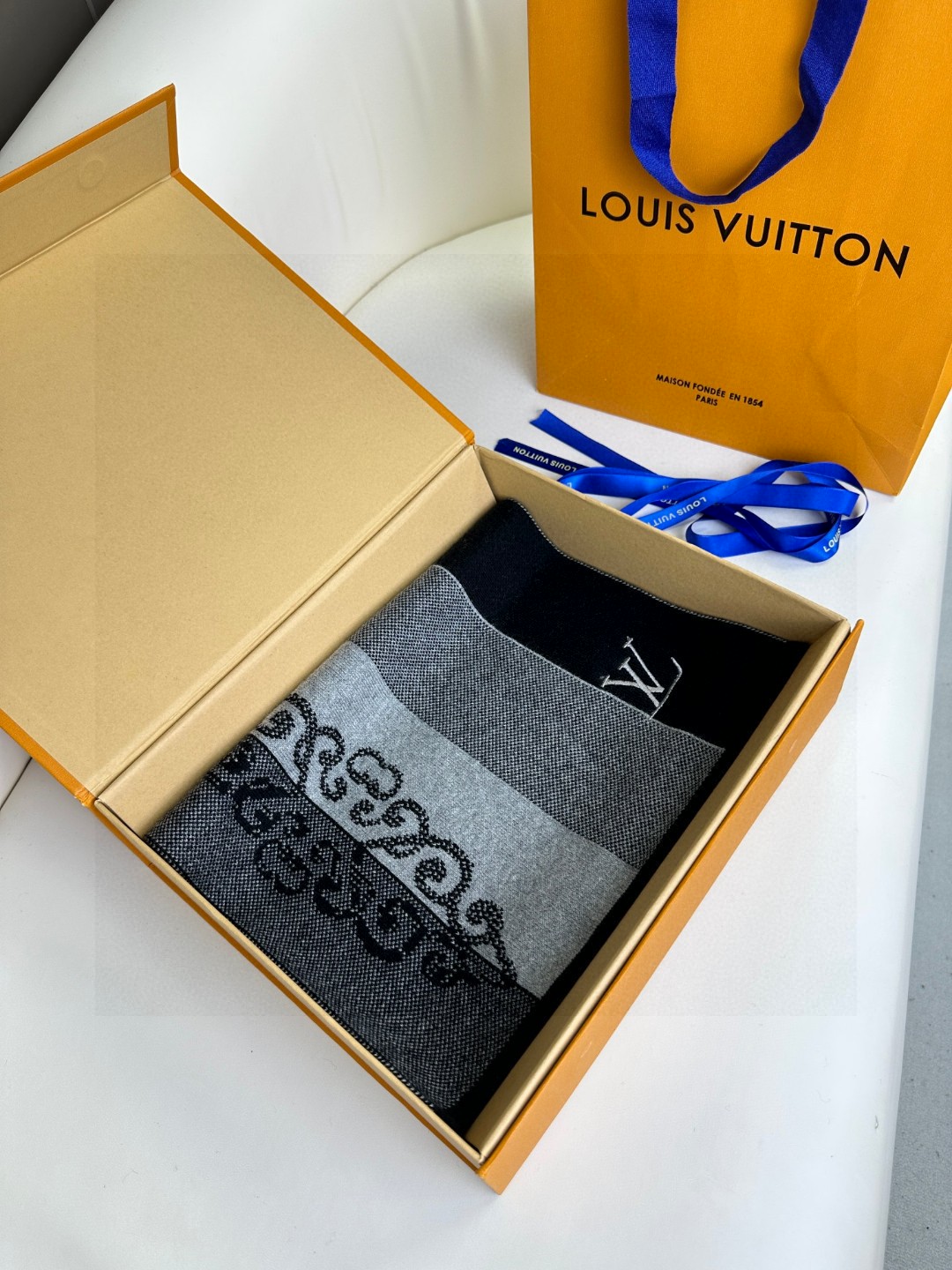 Louis Vuitton Scarves