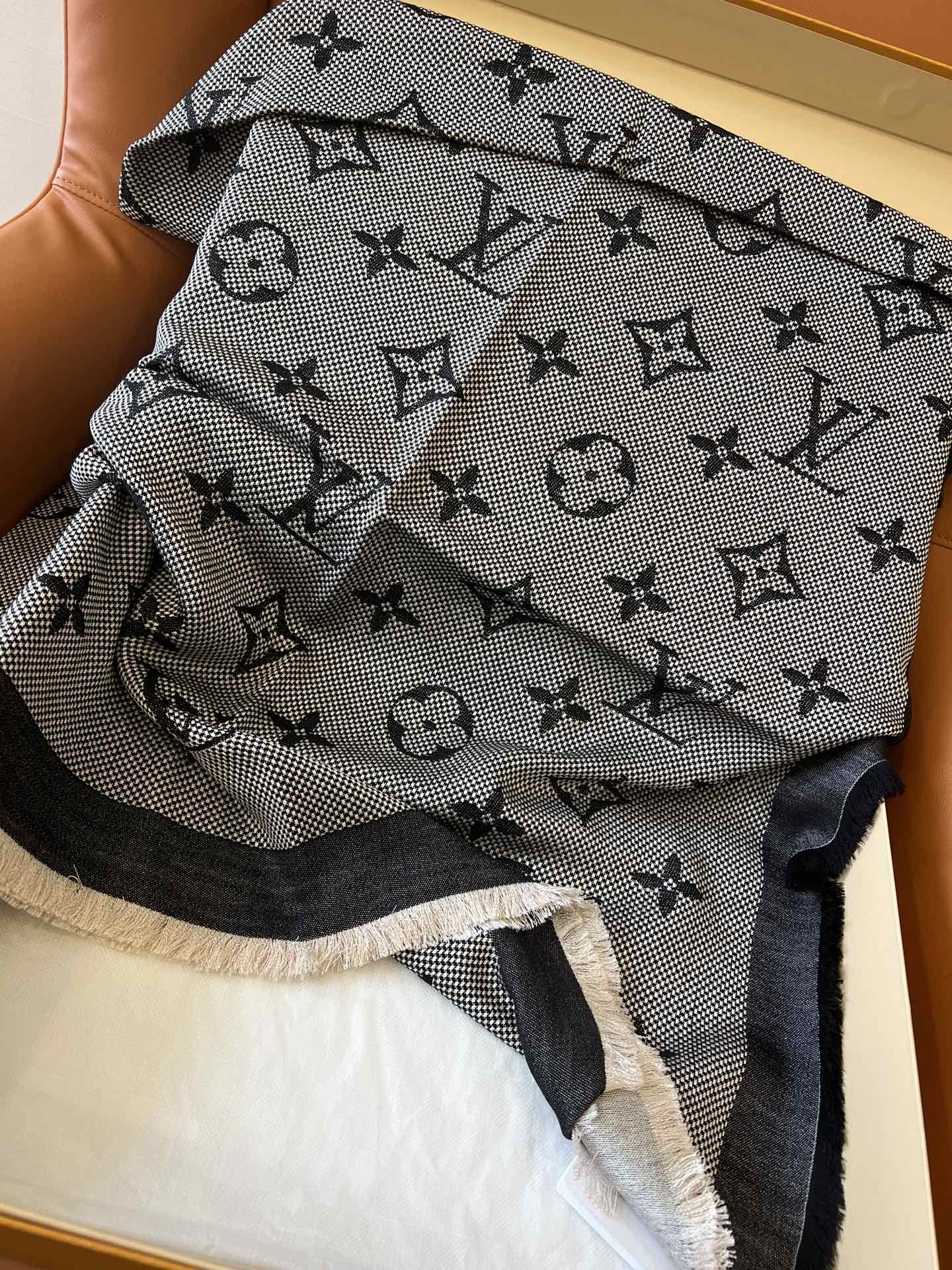 Louis Vuitton Scarves
